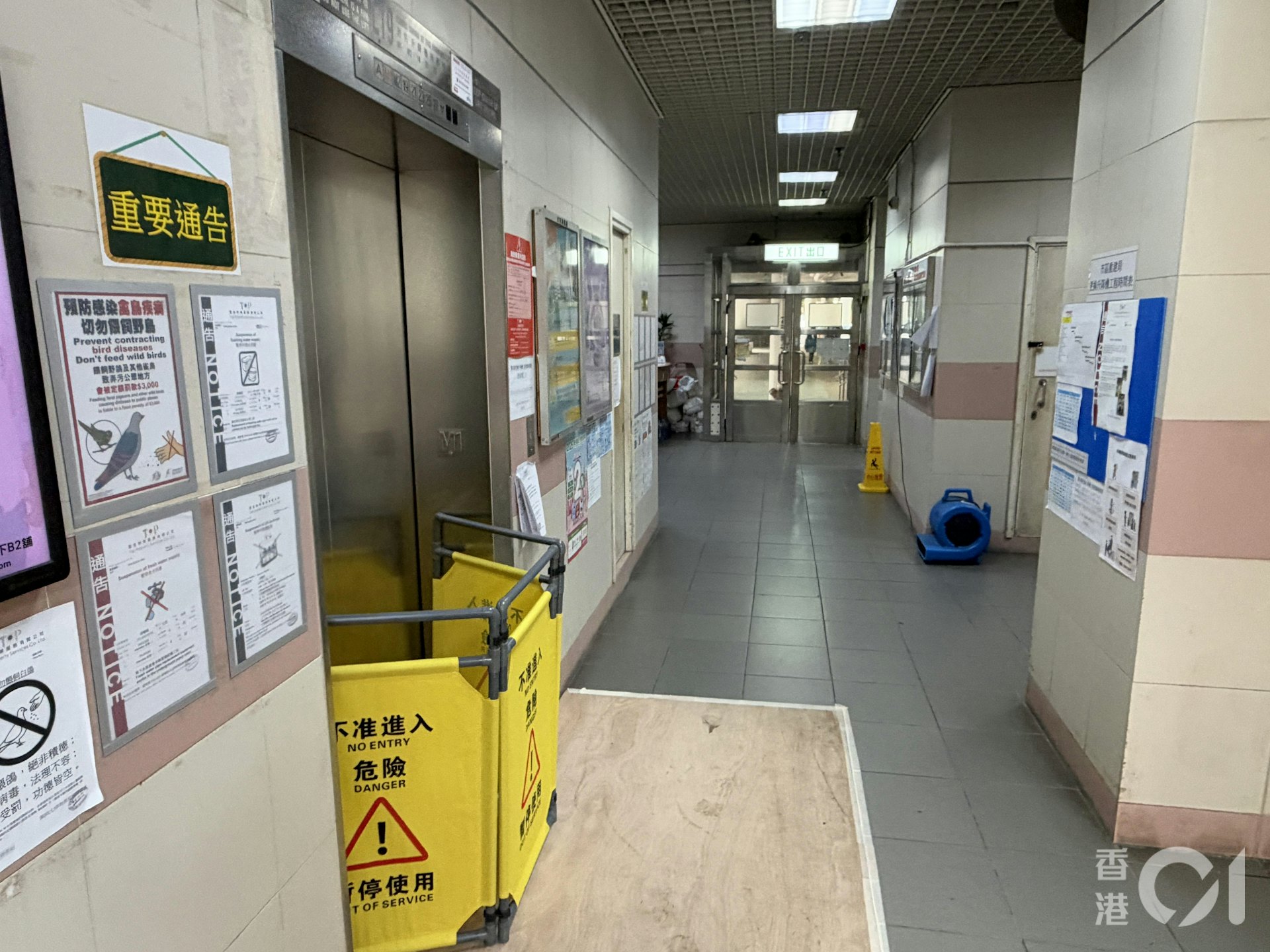翠柳楼其中一部电梯围封更换,预计明年1月才完工。