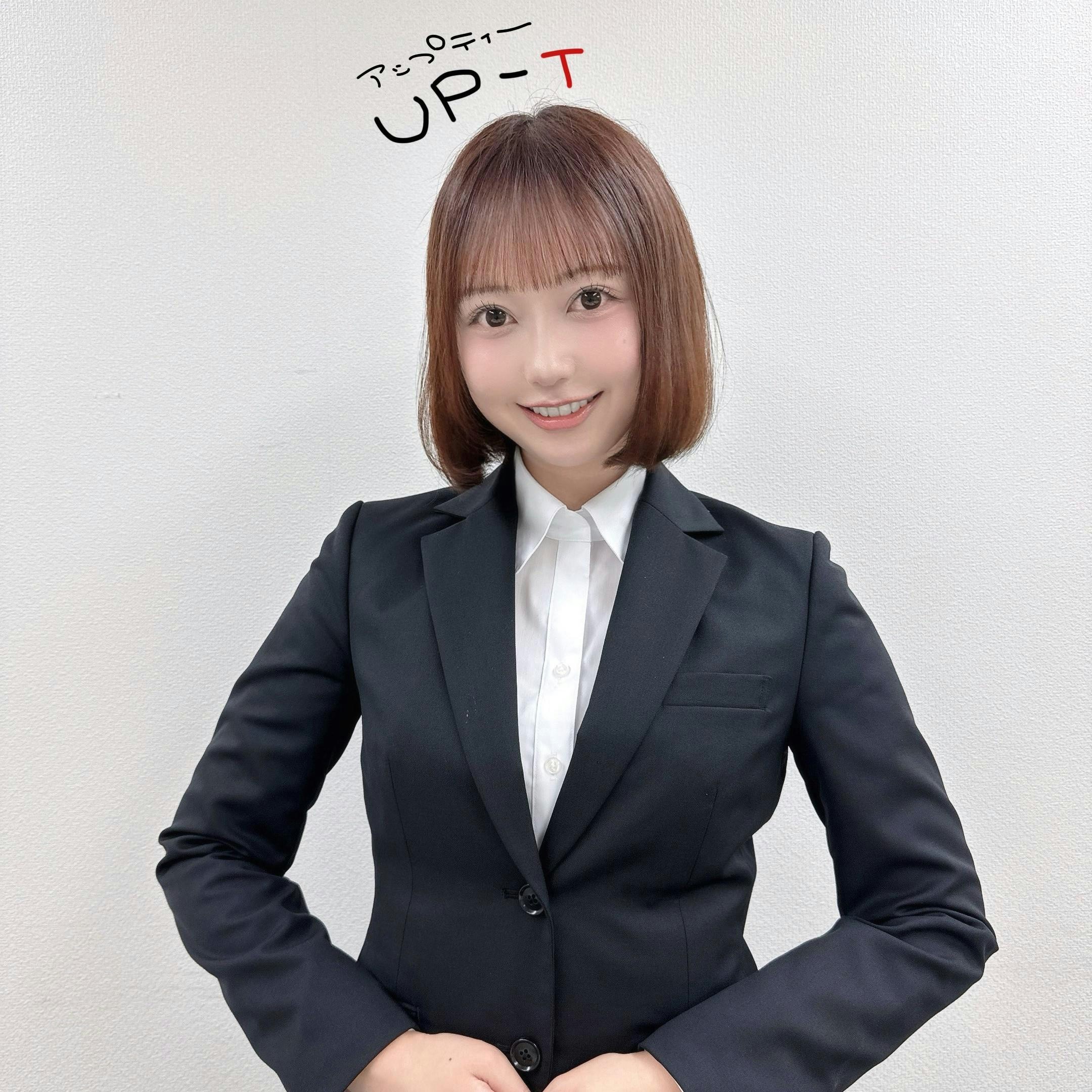 大盛真步穿着西装公布入职消息
