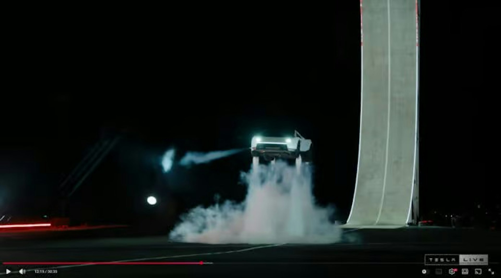 特斯拉Roadster飞天超跑首秀:马斯克称2028量产,定价未定 特斯拉Roadster飞天超跑首秀:马斯克称2028量产,定价未定