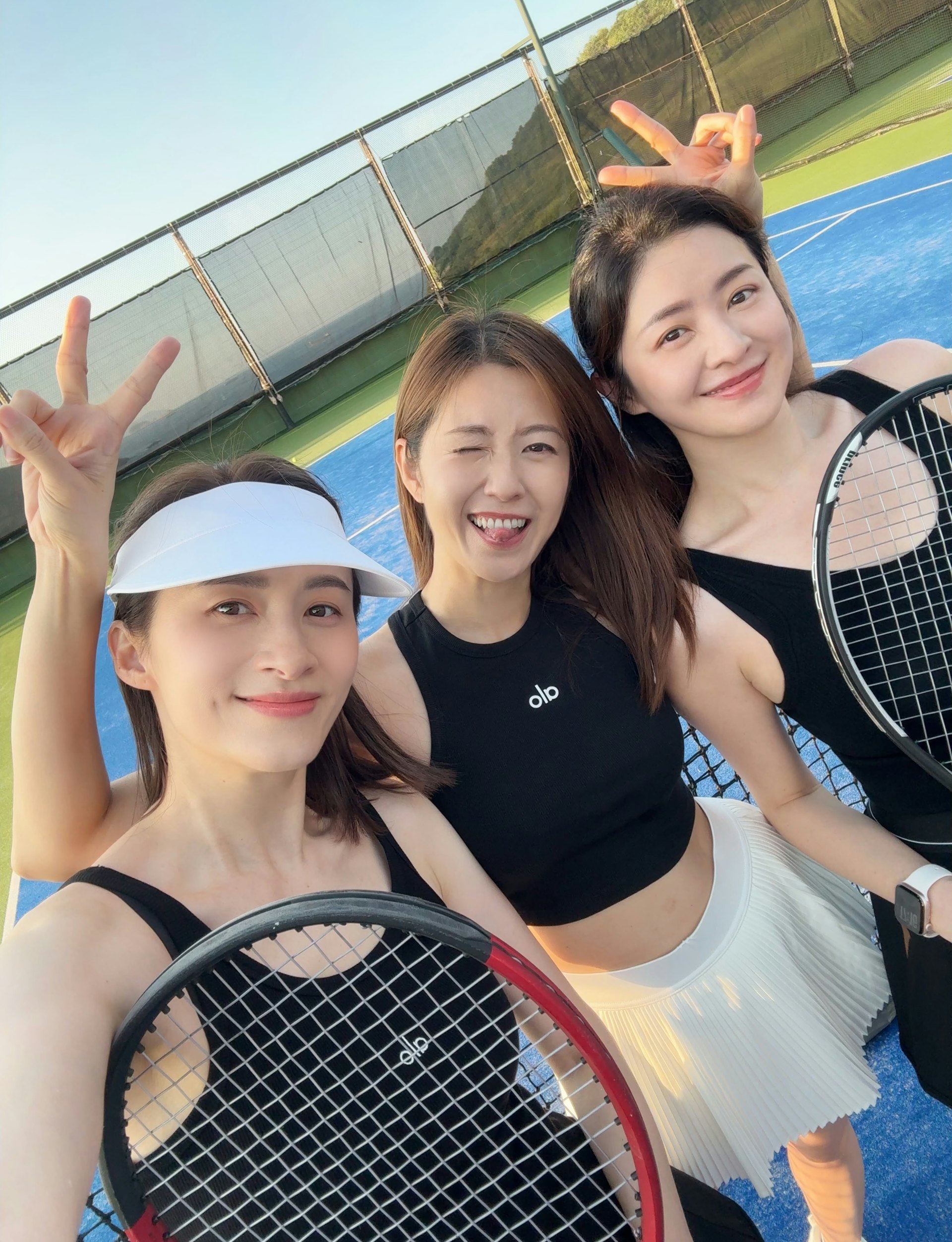 陈自瑶沈卓盈徐淑敏现身清水湾俱乐部打网球,素颜身材惊艳 陈自瑶沈卓盈徐淑敏现身清水湾俱乐部打网球,素颜身材惊艳