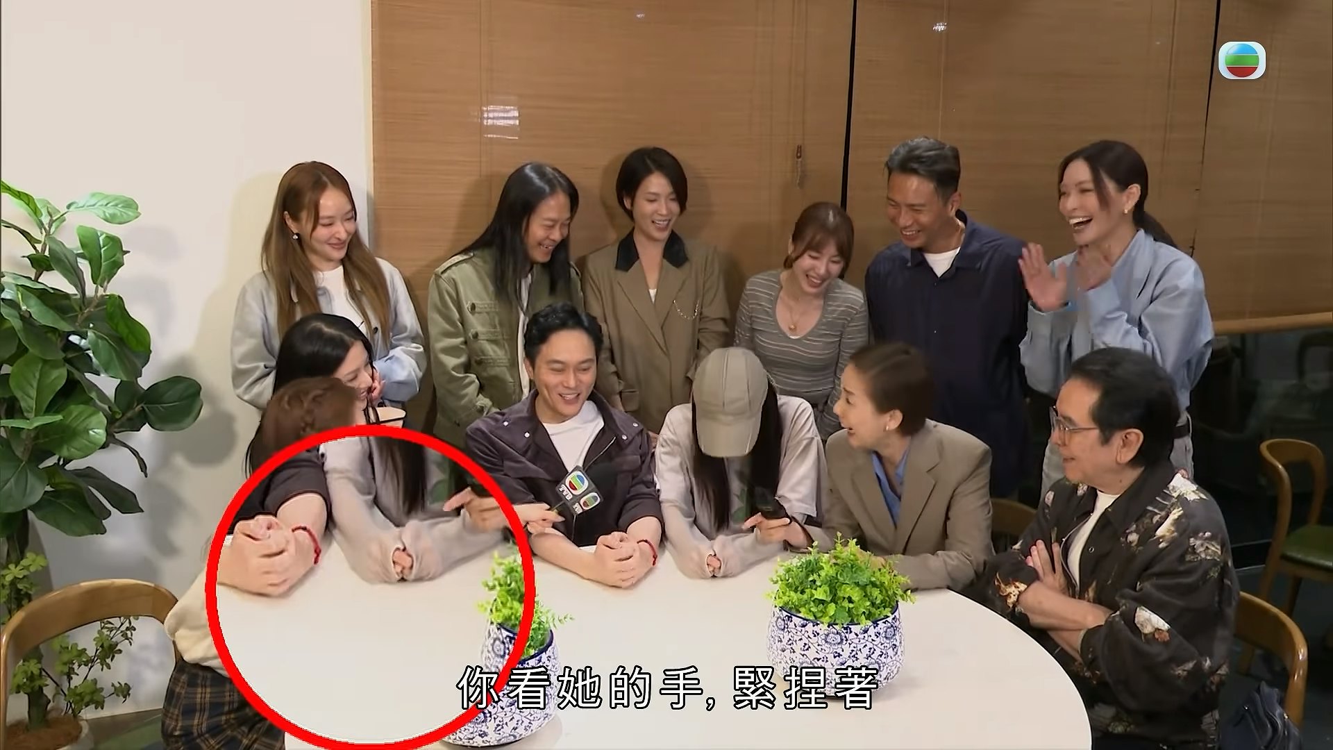 似乎口不对心喔。(《东张西望》节目截图)