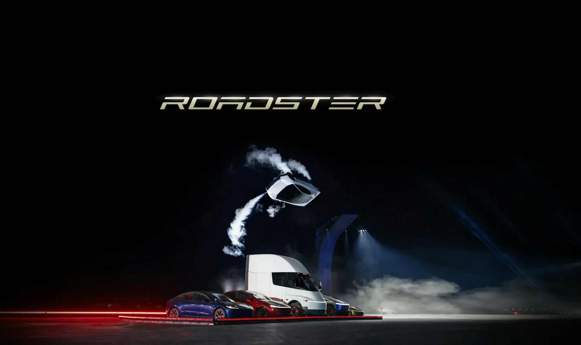 Tesla Roadster面前放置多部车辆,包括一架重型拖头,目的是要Roadster在近距离下加速再越过所有障碍物,结果亦顺利完成,现场人士无不拍案叫绝。