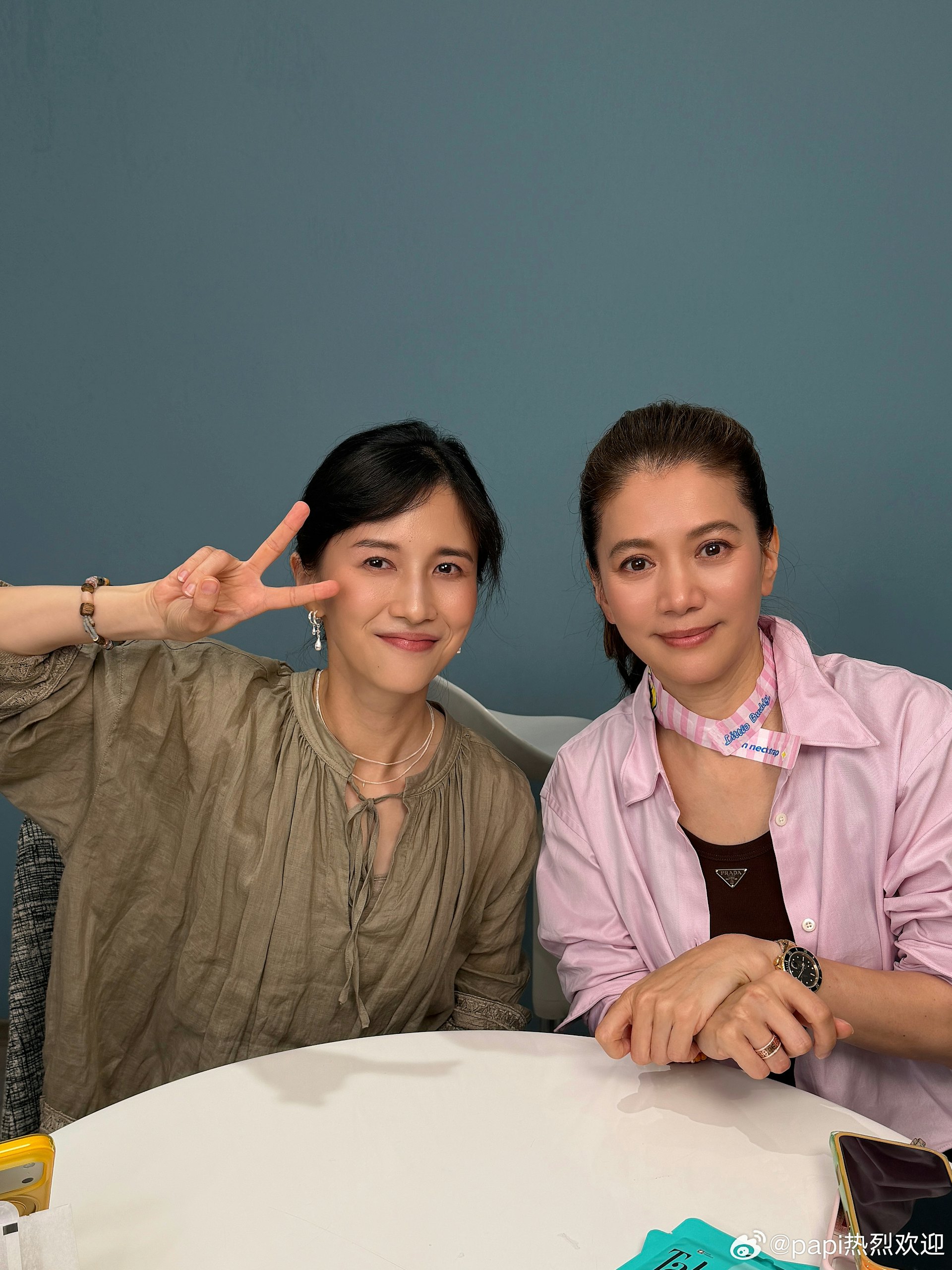 袁咏仪低调造型暗藏奢华:41万劳力士配爱马仕新包 袁咏仪低调造型暗藏奢华:41万劳力士配爱马仕新包