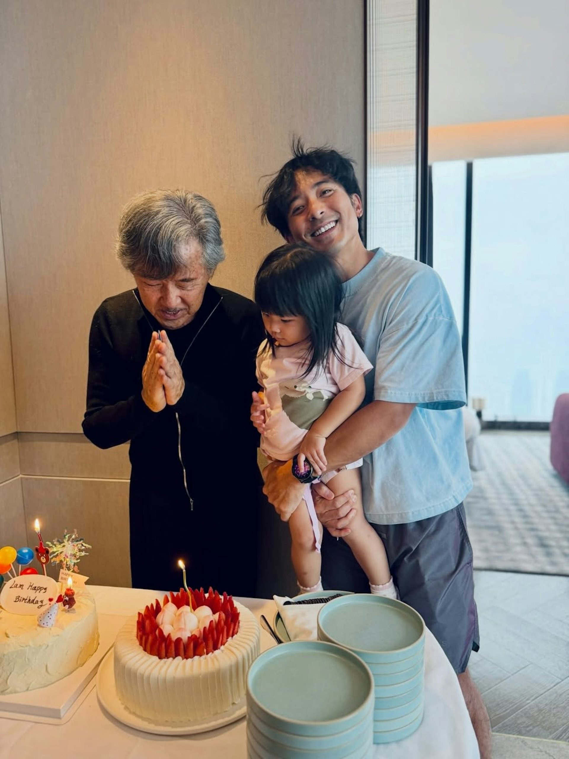 林子祥79岁寿宴温馨瞬间:林德信携爱女同框,三代人共庆生日 林子祥79岁寿宴温馨瞬间:林德信携爱女同框,三代人共庆生日