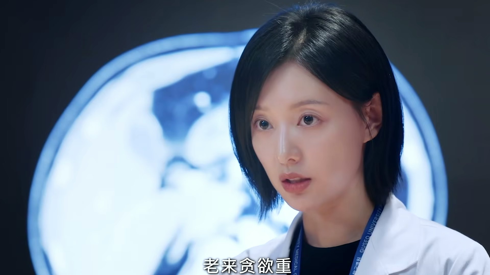 金智媛《Doctor X》中疝气患者紧急手术一幕被医护狂轰荒谬。(《Doctor X》剧照)