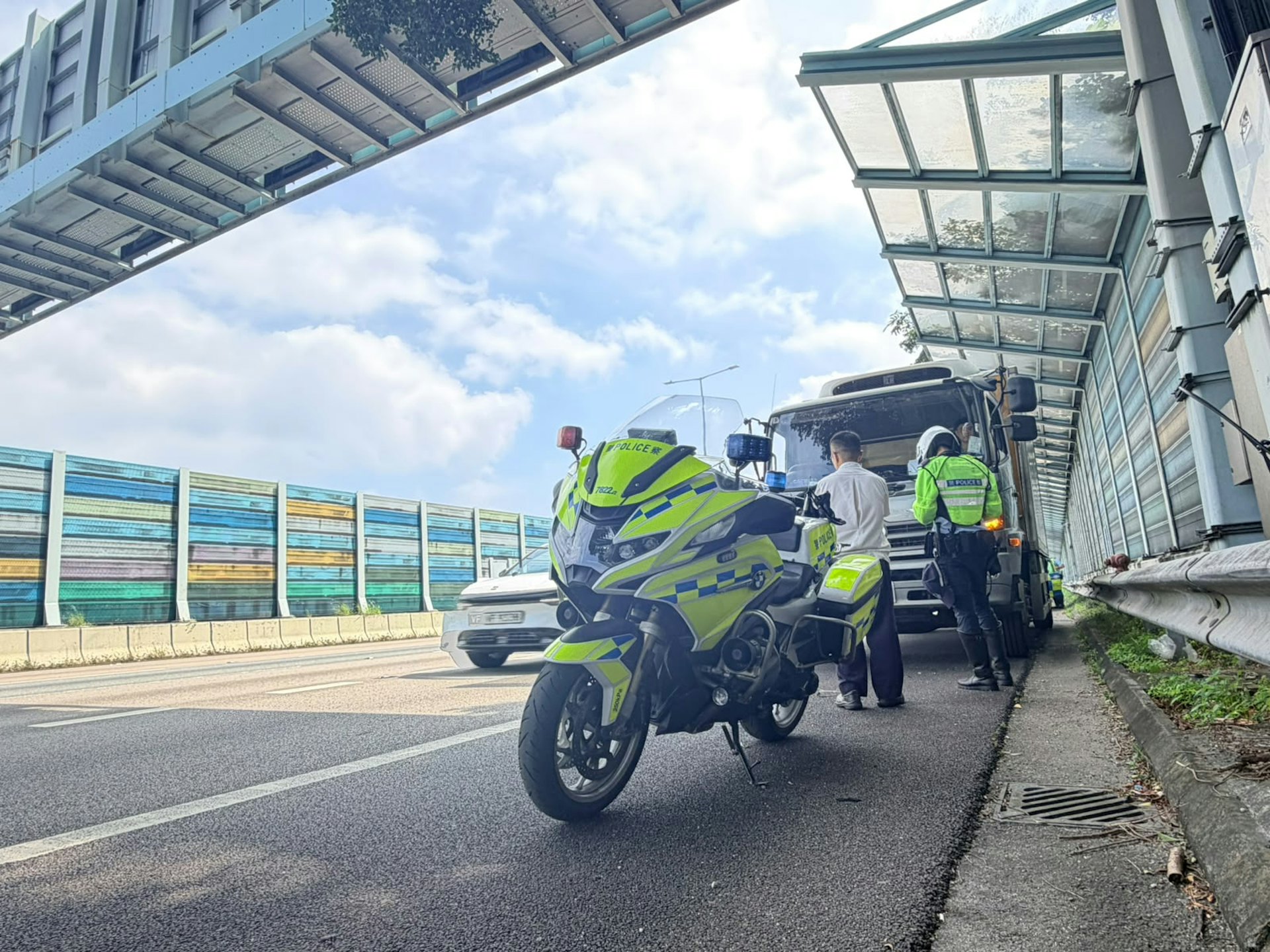 吐露港公路严查交通违规,无人机辅助取证开出29张罚单 吐露港公路严查交通违规,无人机辅助取证开出29张罚单