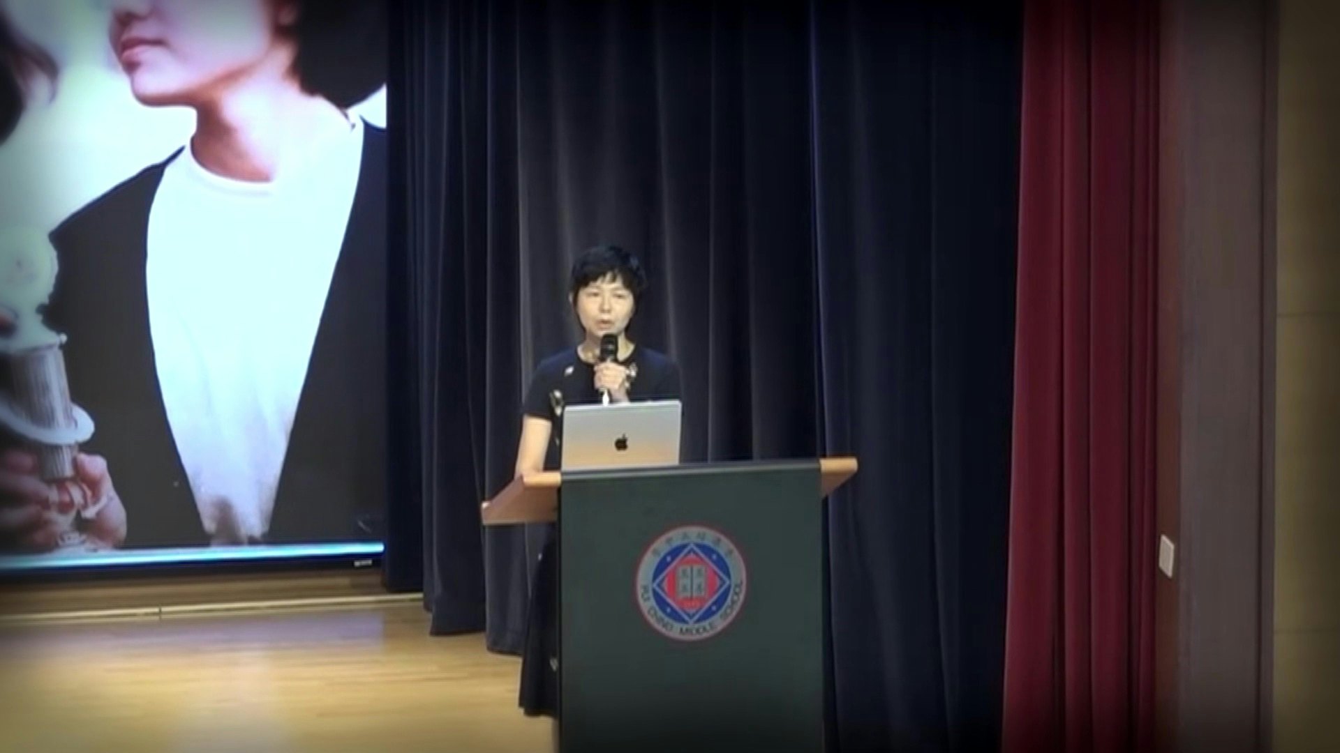 患病期间,黄咏仪曾到学校分享患病及人生经历。