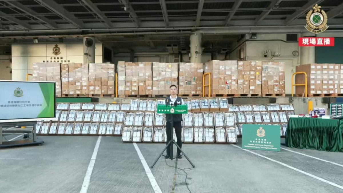 海關屯門搗冒牌硬碟工場拘6人檢$5000萬貨 揭二手翻新貼標籤轉售