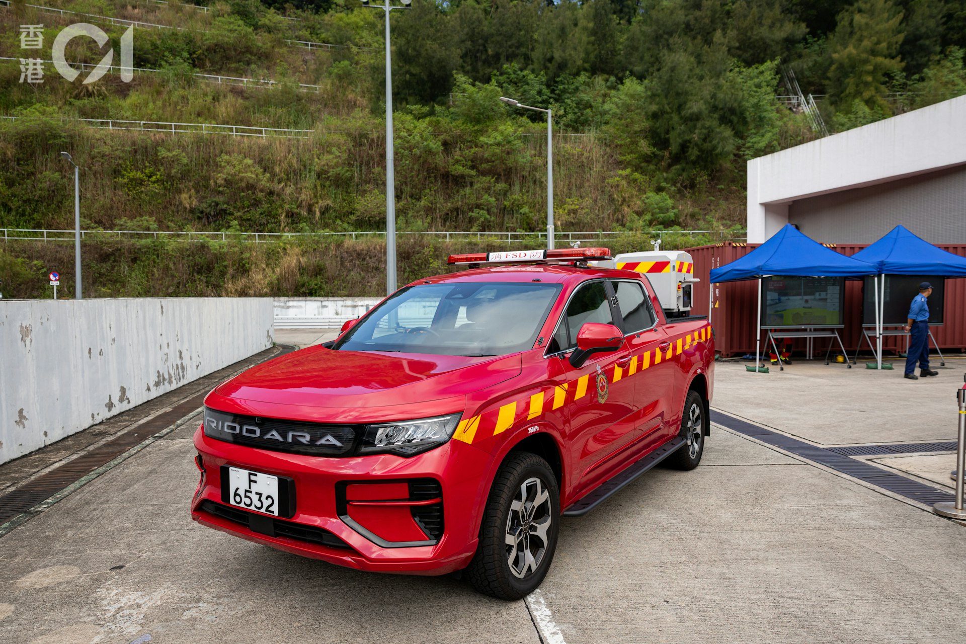重阳防火新招:消防引入AI无人机与越野平台,实时监测山火烟雾 重阳防火新招:消防引入AI无人机与越野平台,实时监测山火烟雾