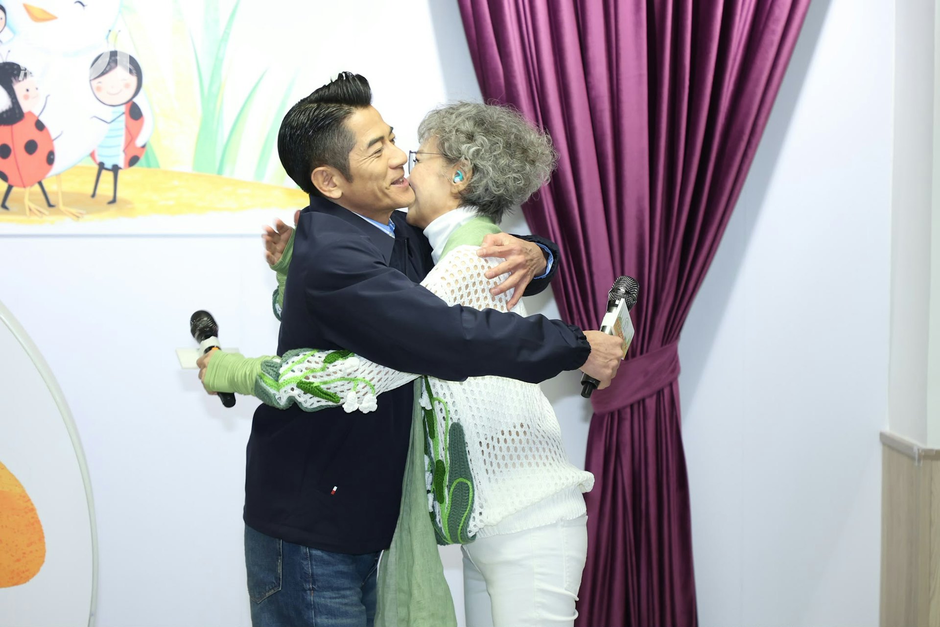 萧芳芳亲自写信,邀郭富城担任爱心大使。芳芳姐︰「由于故事主角小甲虫都钟意跳舞,所以谂起揾佢,佢一口应承,我好感动。」