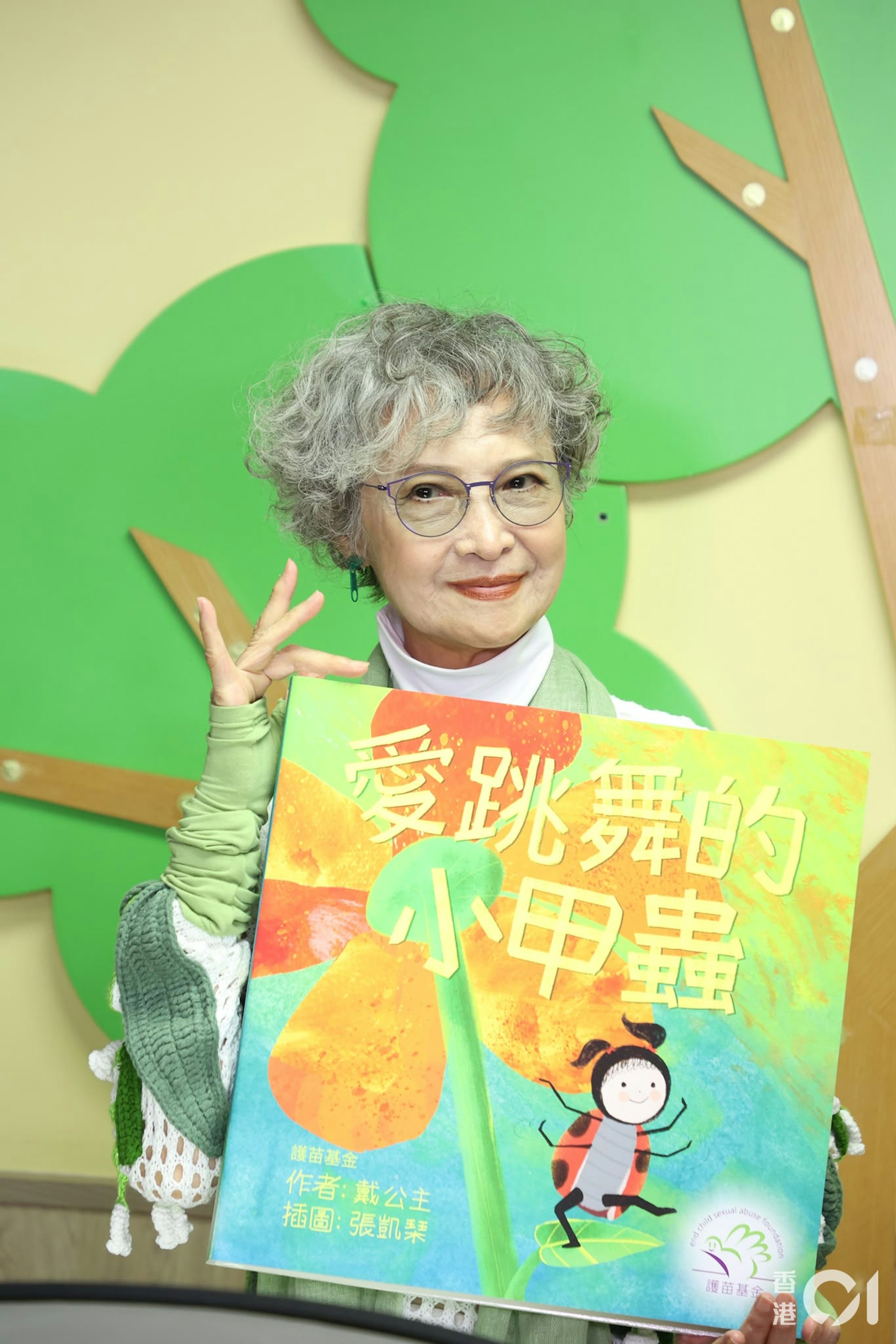 萧芳芳谈到身体状况,记者赞她状态好好,她笑指因为化妆,看起来比较好。