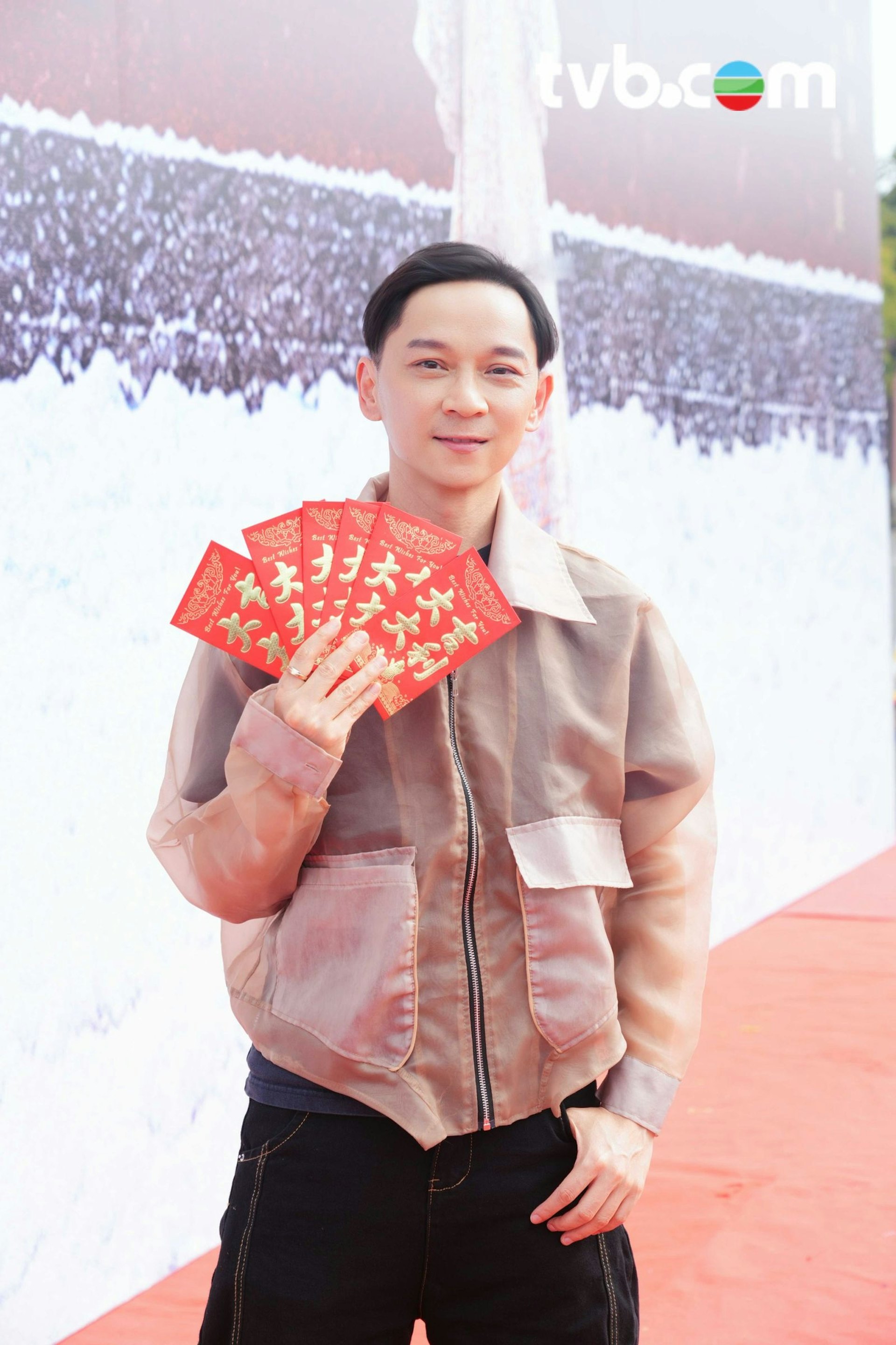 邓智坚好多红包。(TVB)