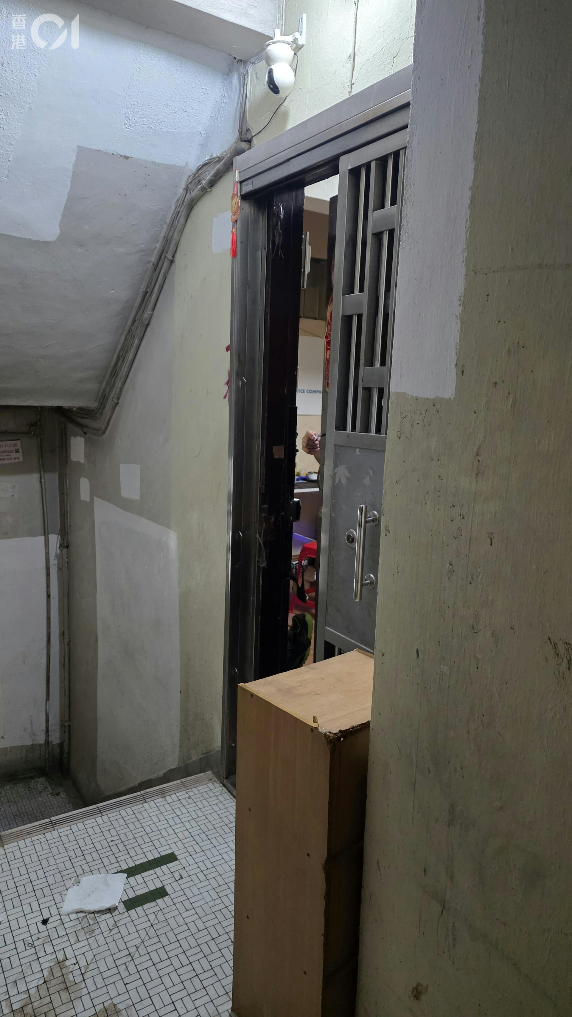 现场为土瓜湾永耀街一唐楼单位。