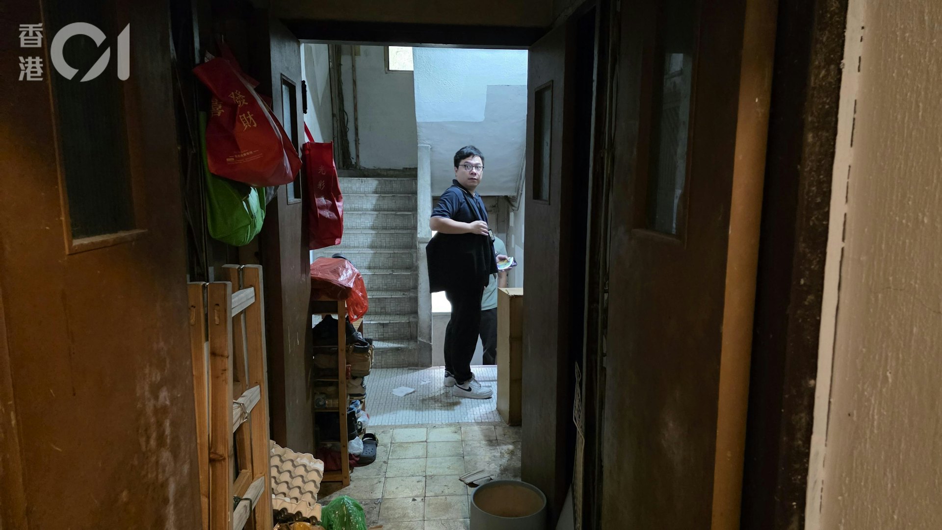 警方刑事调查队人员在场调查。