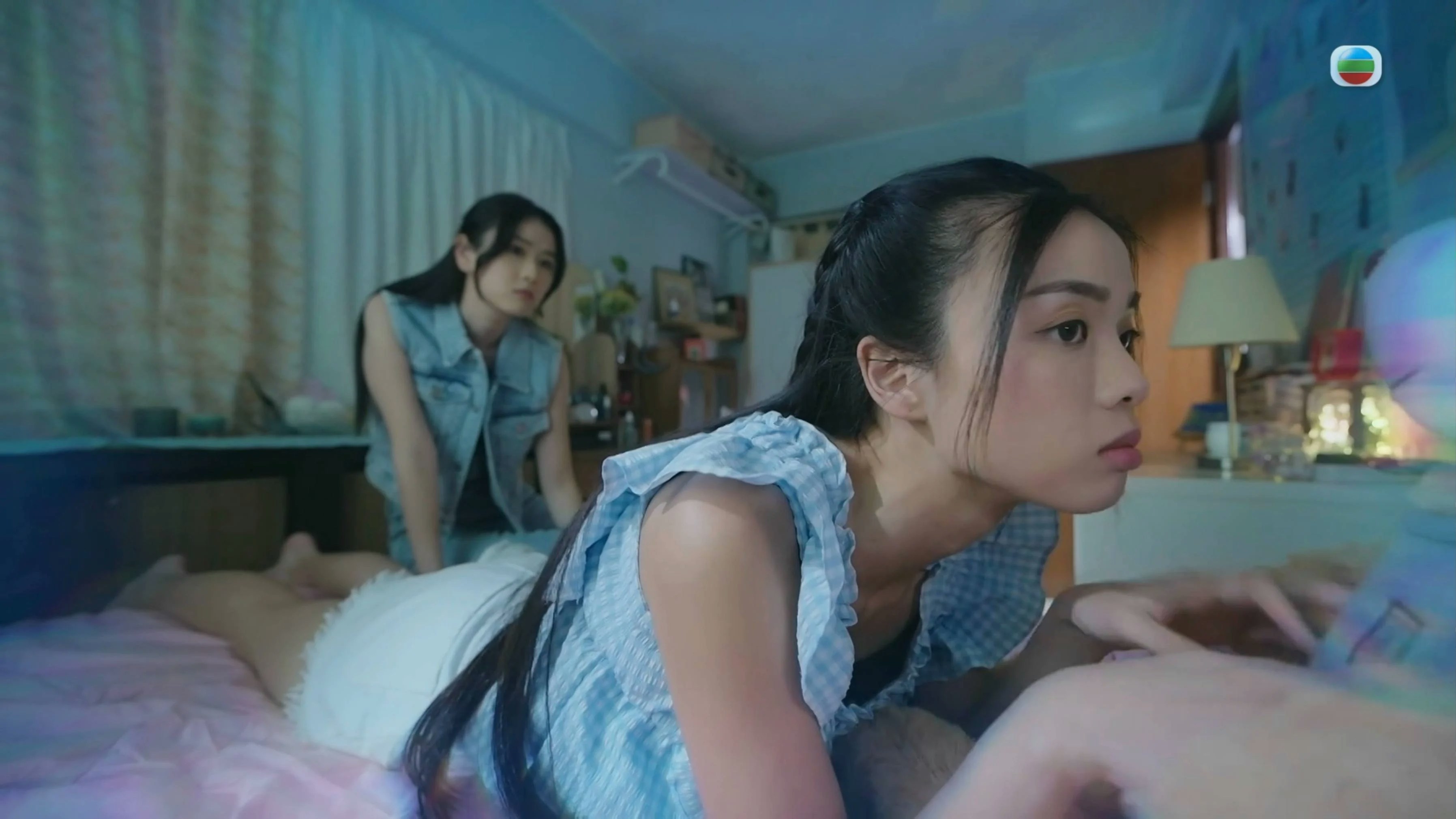 文凯婷在《璀璨之城》中首演大尺度床戏,与吴伟豪激战后被闺蜜潘静文当场撞破 文凯婷在《璀璨之城》中首演大尺度床戏,与吴伟豪激战后被闺蜜潘静文当场撞破