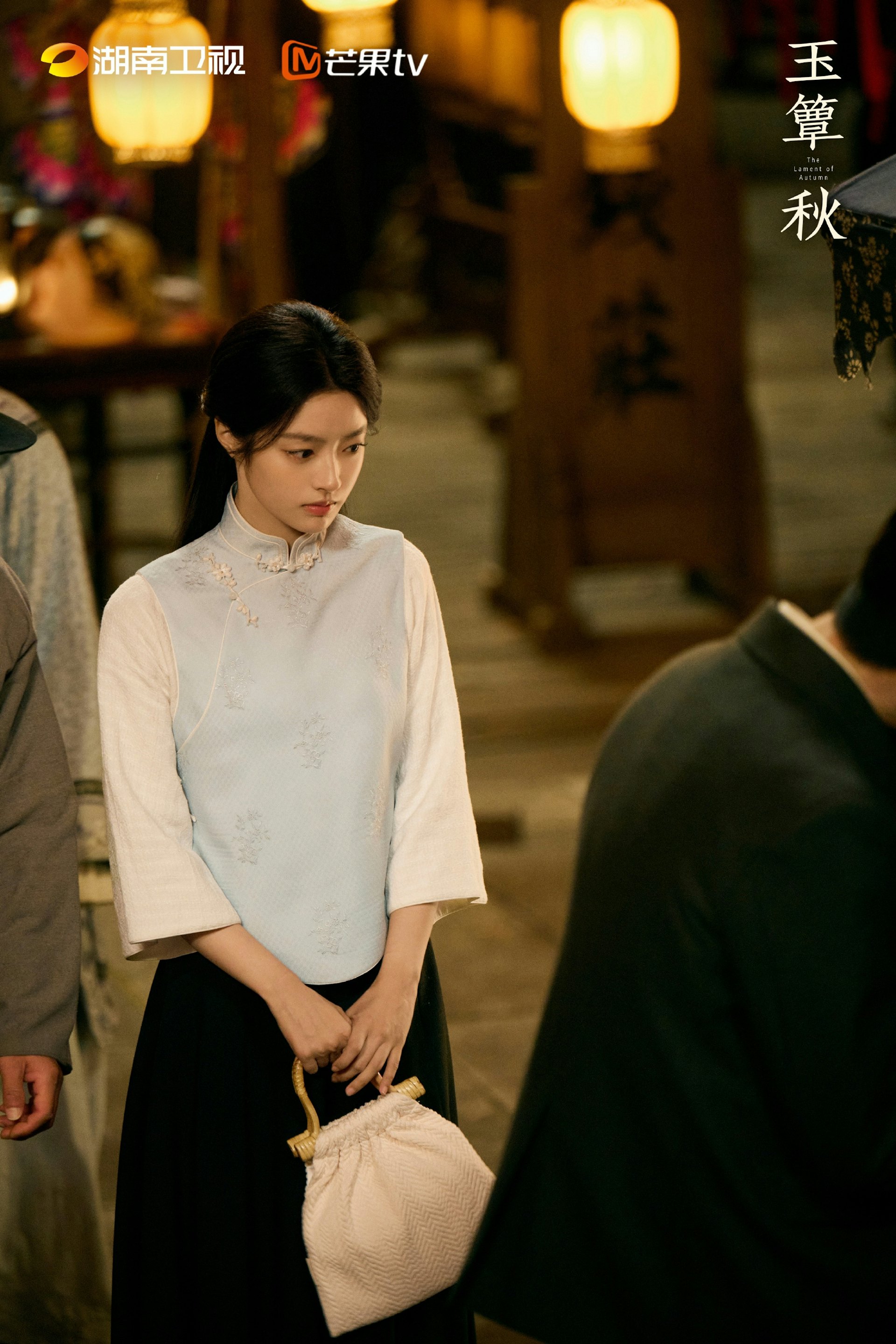 小说《玉簟秋》作为作者灵希「民国三部曲」之一,讲述女主角叶平君与少帅虞昶轩之间的纠葛。(微博@电视剧玉簟秋)