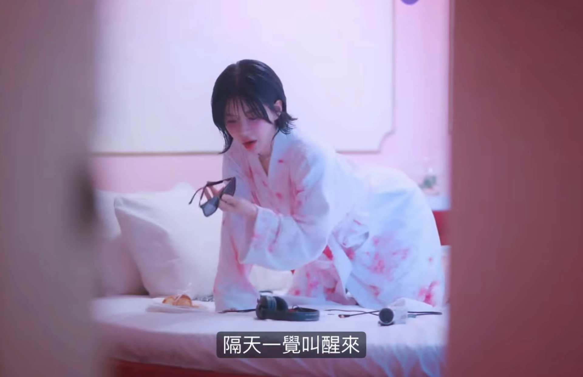 HUR+成员C.Holly X DJ SODA《花心大萝卜》MV截图