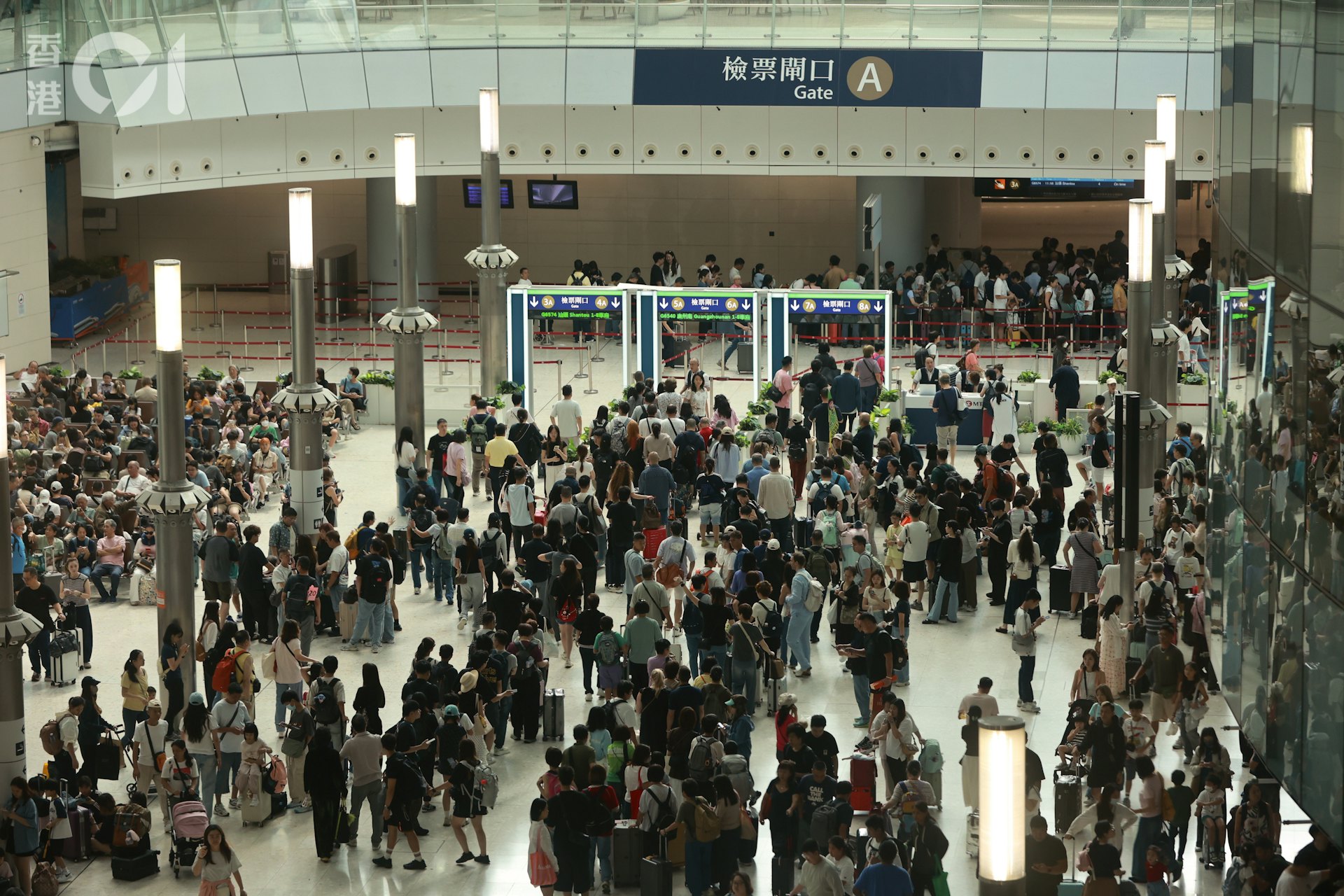 重阳登高变跨境游:西九龙高铁站现退休港人组团赴泉州、潮州叹美食 重阳登高变跨境游:西九龙高铁站现退休港人组团赴泉州、潮州叹美食
