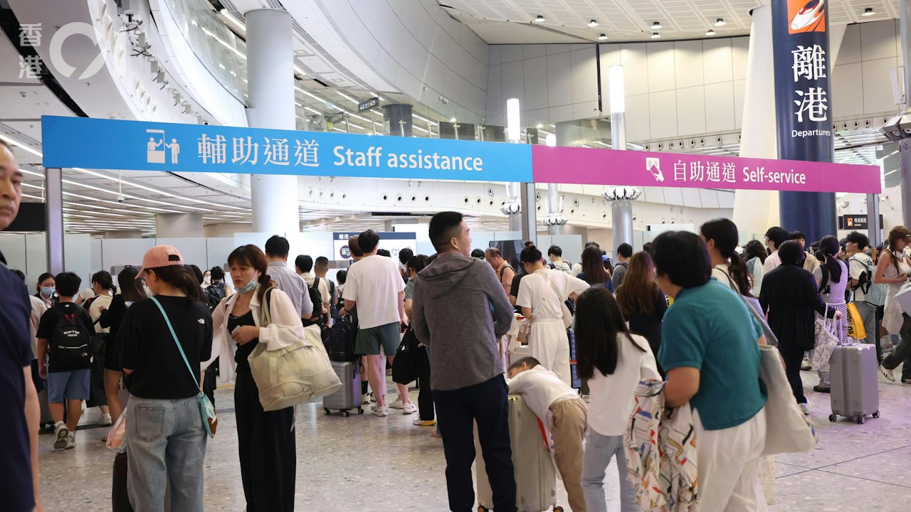重陽節|西九龍高鐵站現人潮 退休港人組團赴泉州歎美食遊山玩水