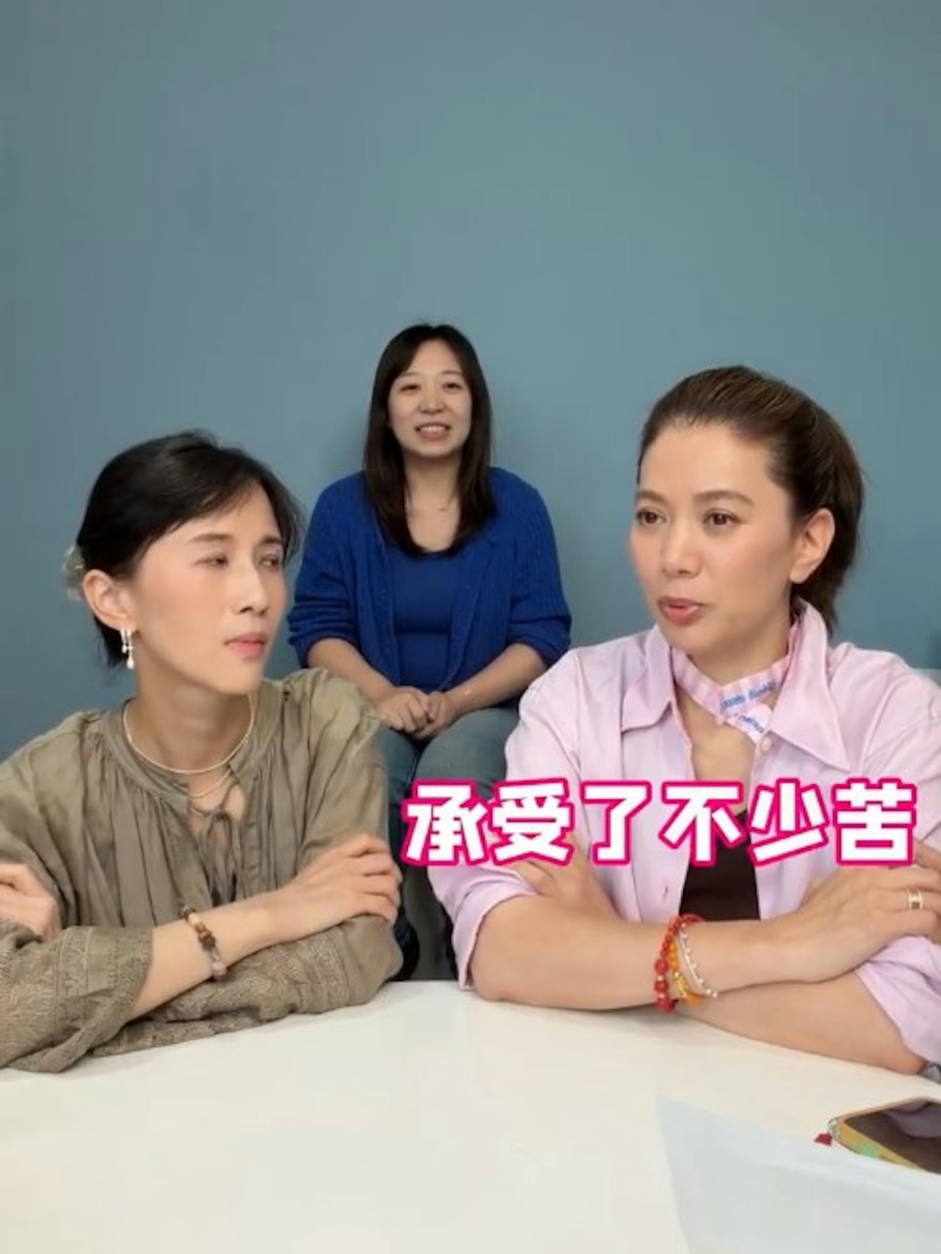 袁咏仪也说吴镇宇老婆受了不少苦。