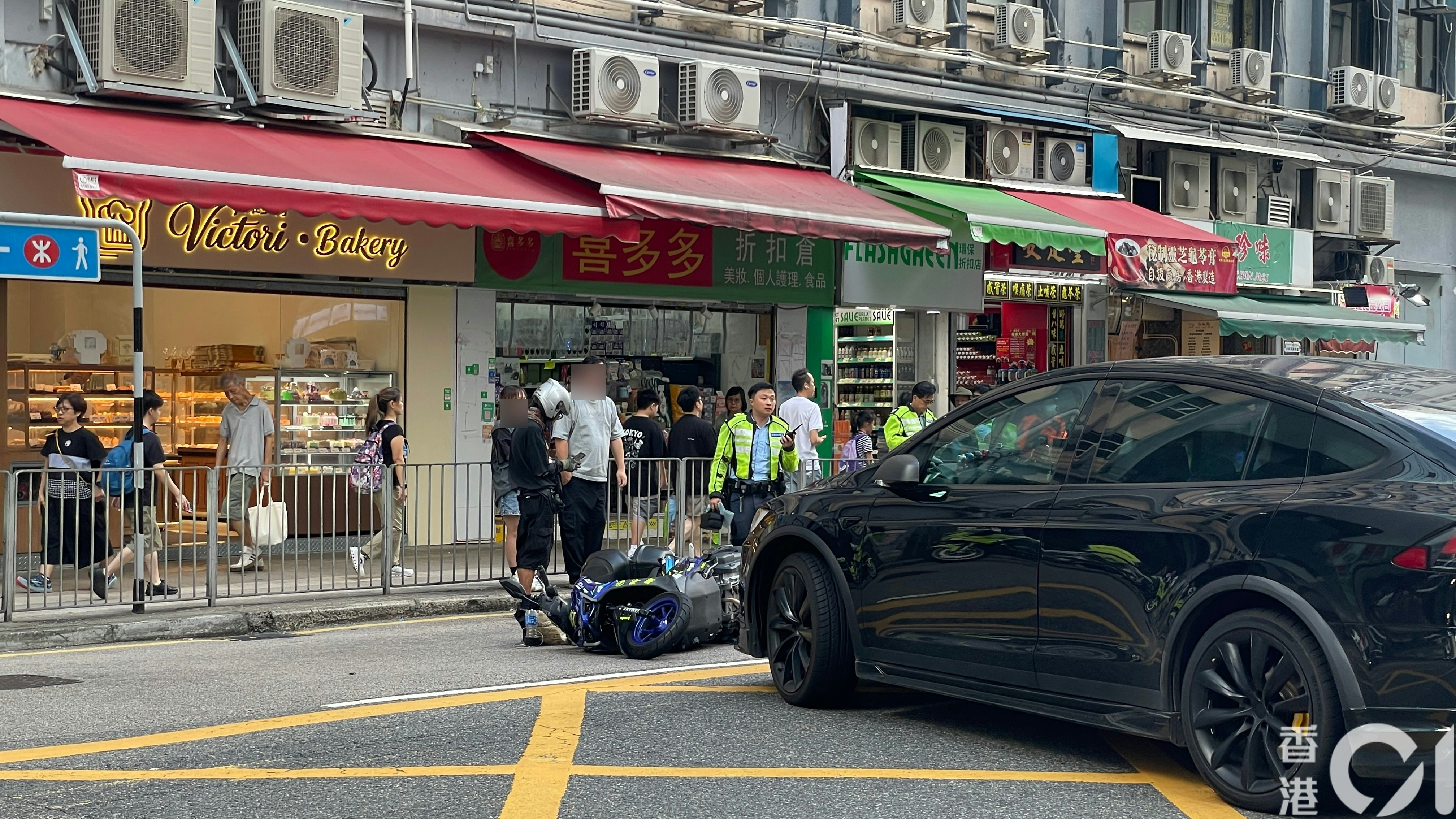 新蒲岗大有街车祸：私家车与电单车撞击，骑士脚部受伤拒绝就医-硕谷新闻聚合