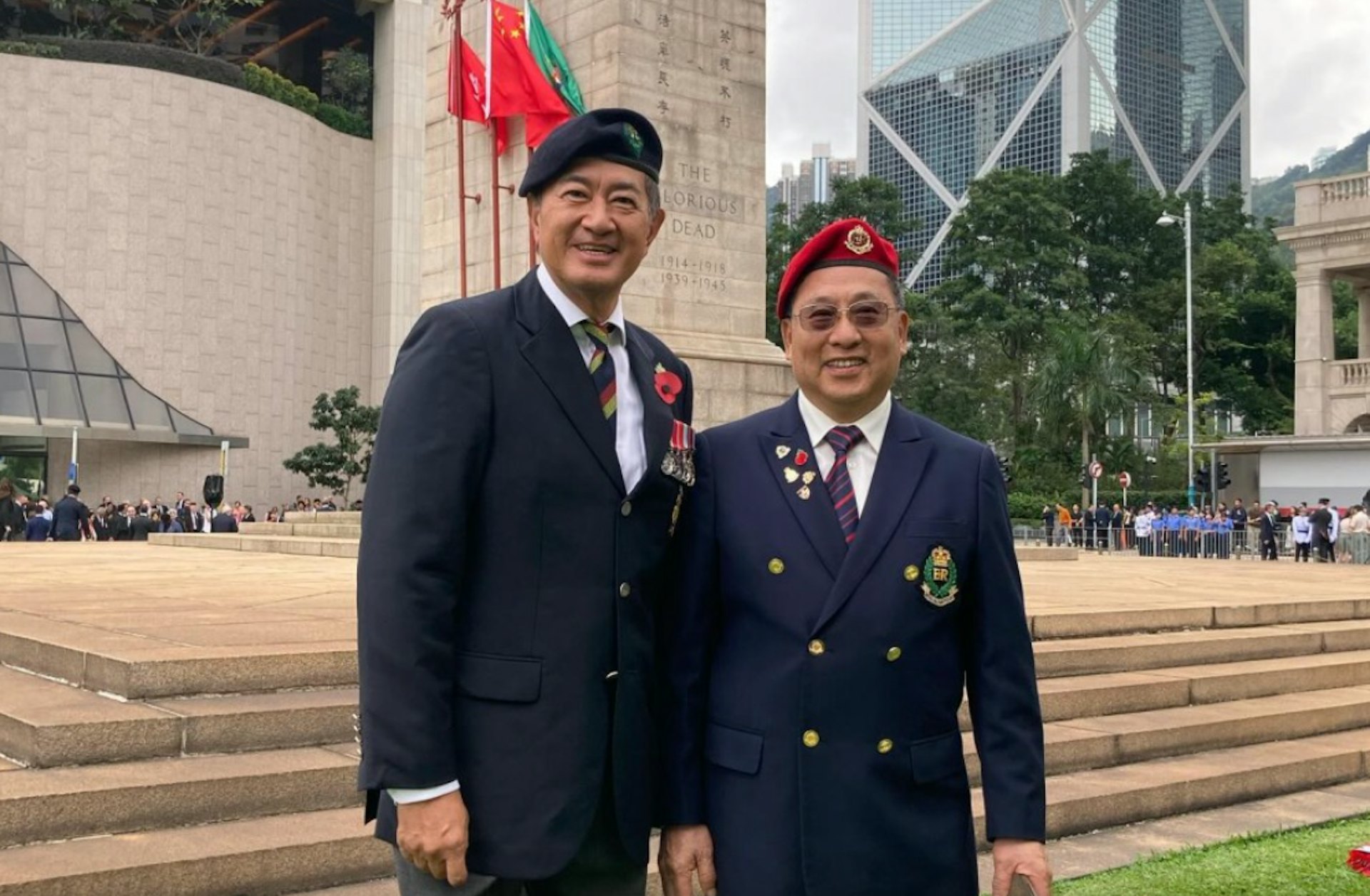 邓梓峰入行前曾做军人,曾在IG分享出席香港「和平纪念日」纪念追思会的照片。(IG@patrick_dunn_official)