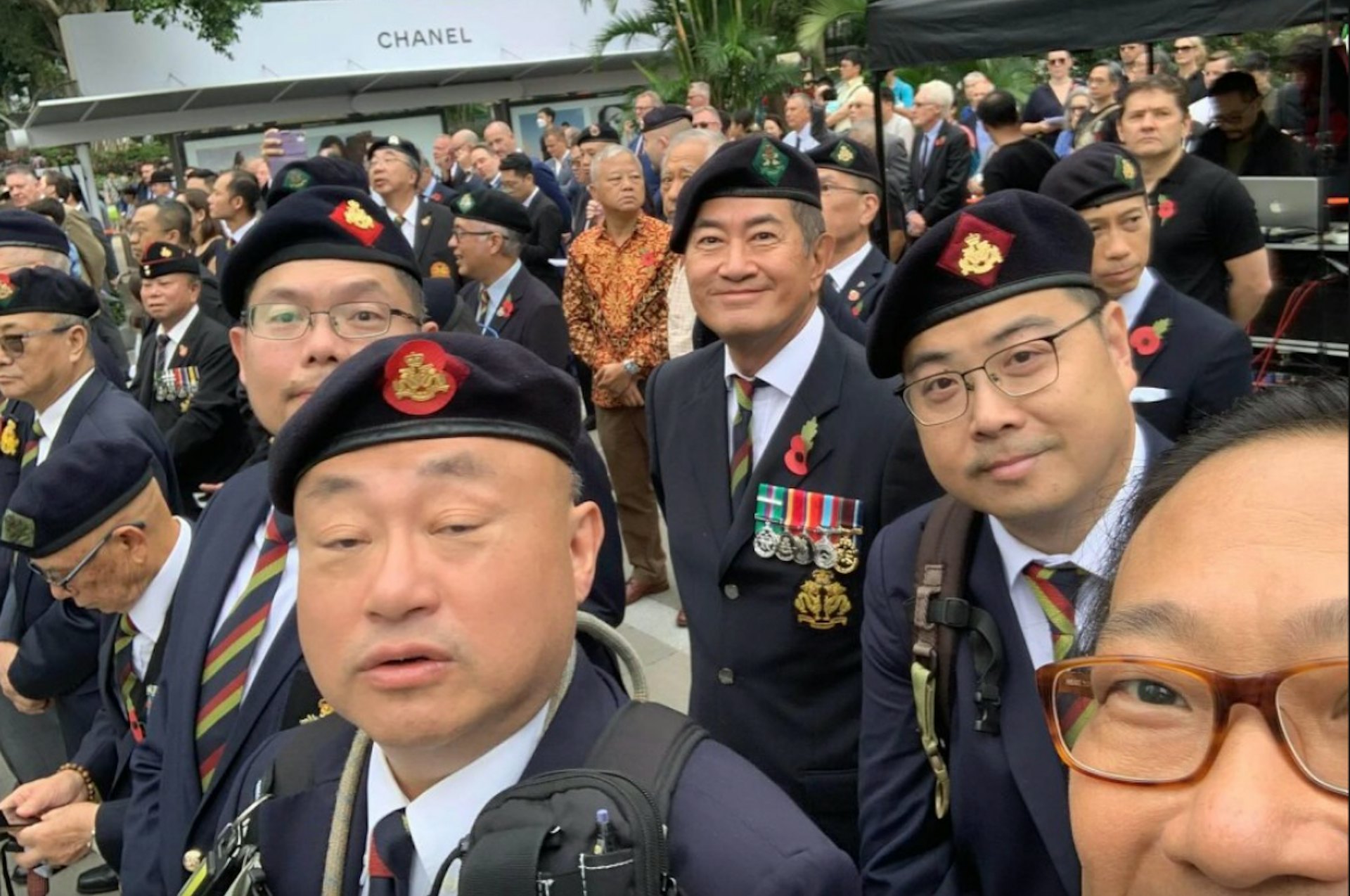 邓梓峰入行前曾做军人,曾在IG分享出席香港「和平纪念日」纪念追思会的照片。(IG@patrick_dunn_official)
