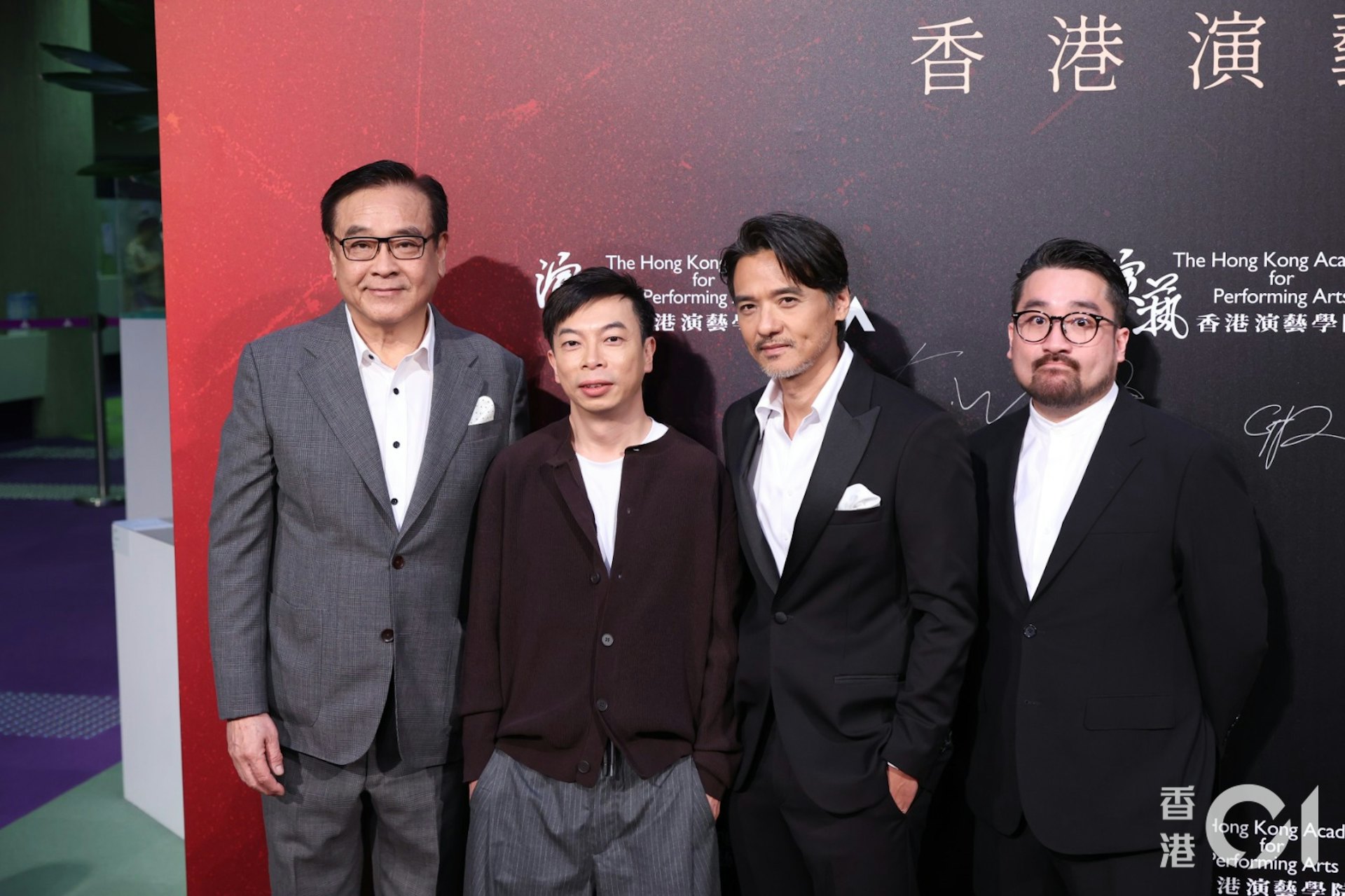 尔冬升笑言今日跟冯德伦及导演王德健,以西装造型示人,都是让杨伟伦作参考,准备自己的金马战衣。