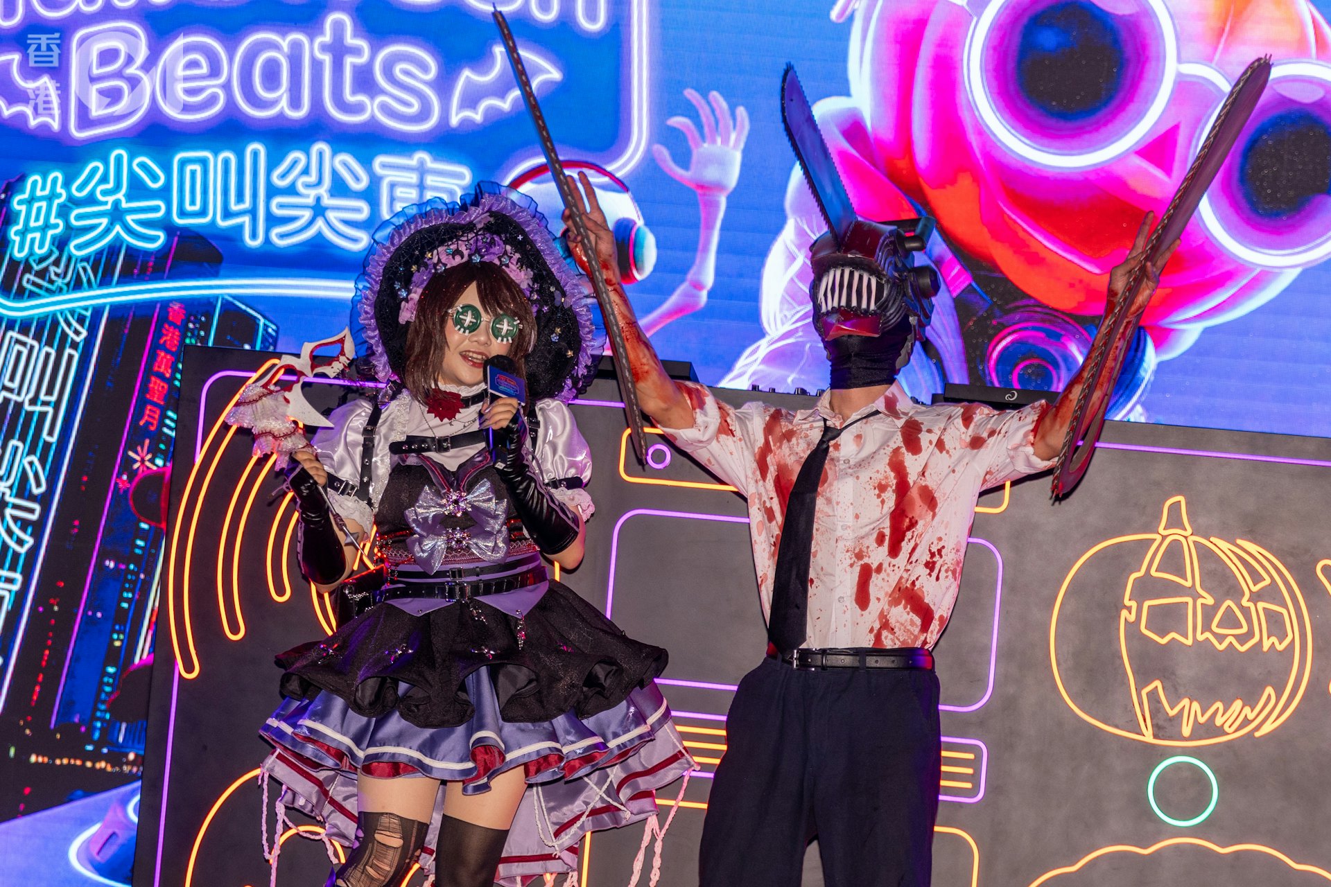 「Cosplay 世一」Ar Lu 和 Ronnie 今晚亦有参加派对,他们分别扮演手游第五人格的园丁及动漫角色链锯人。