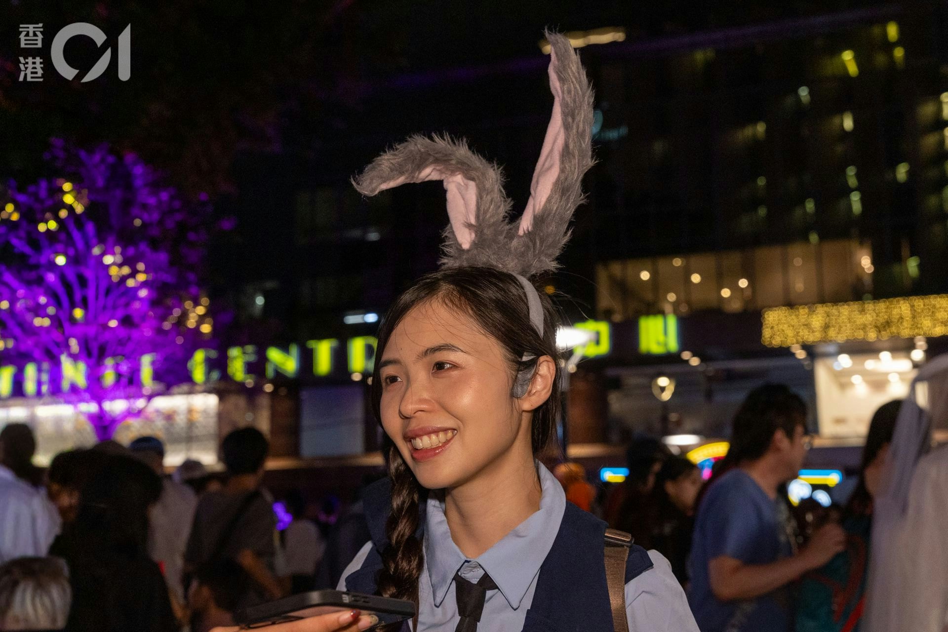 扮演动画《优兽大都会》主角茱迪的岑小姐表示,活动号召力不错,相信可吸引港人留港消费,惟宣传力不足,资讯比较少,冀当局可加强宣传。