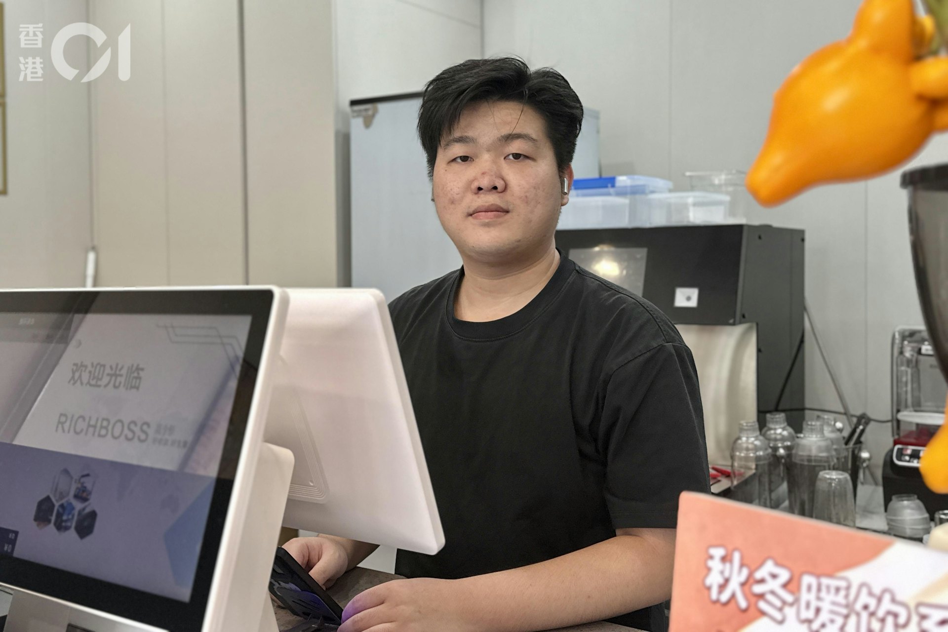 茶饮店「壹杯茶咖」负责人吴先生表示,因得悉新皇岗口岸今年启用,去年底毅然进驻小区,期望能「赌一把」赚钱机会。