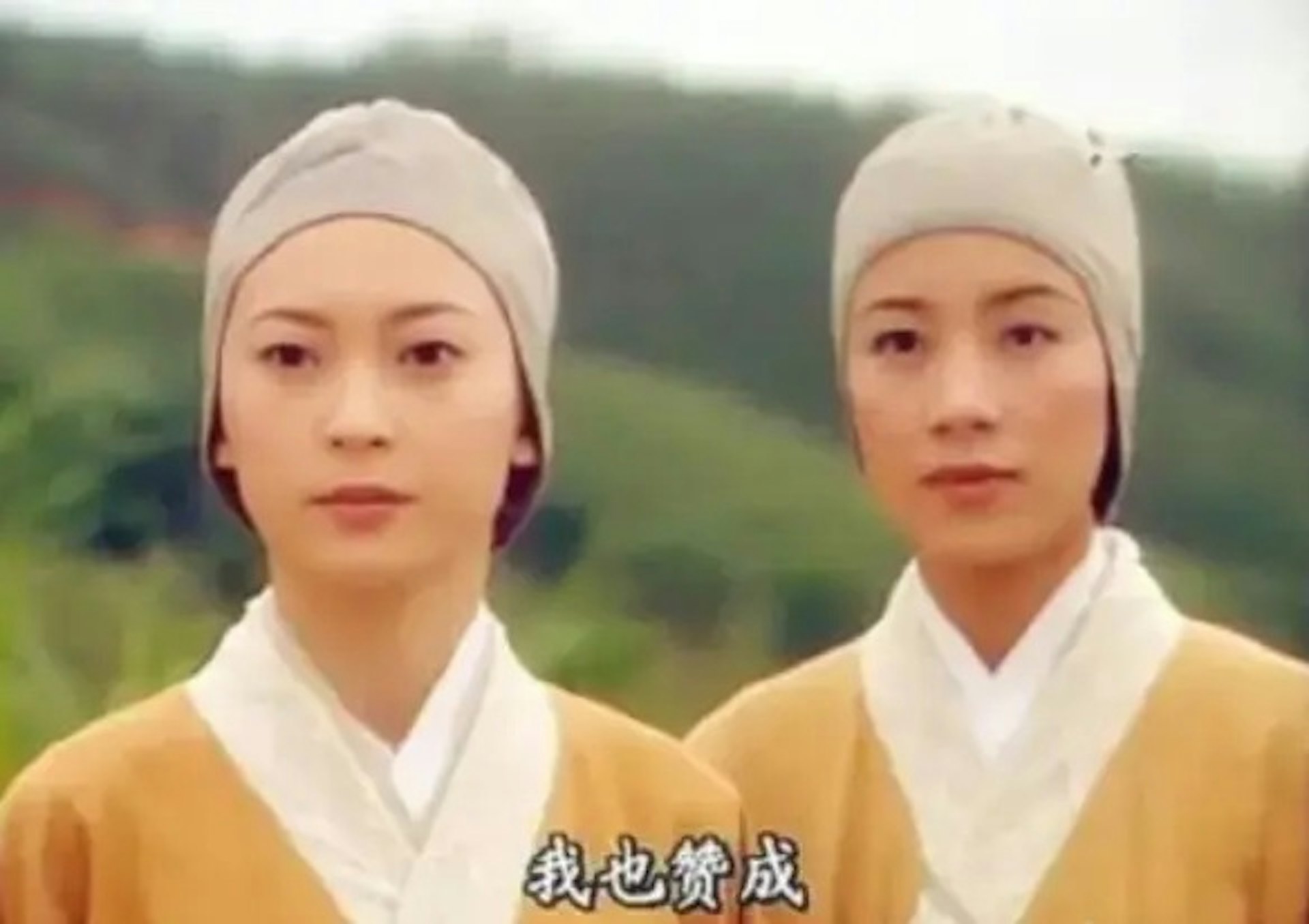 周家怡跟佘诗曼是拍《倚天屠龙记》(2001)时相识,去到《无名天使3D》(2004)就更加熟络。