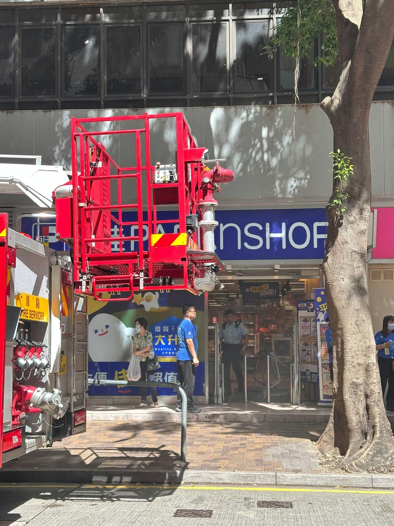 香港仔商场厨房突发火情浓烟弥漫，消防迅速响应-硕谷新闻聚合