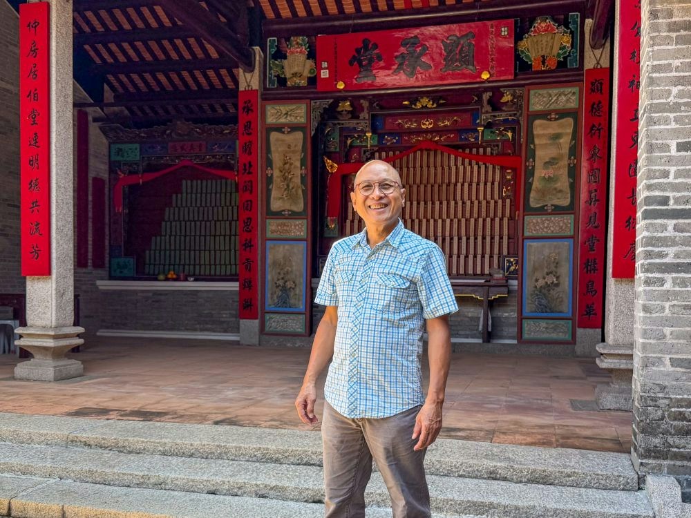 显承堂修葺委员会主席廖崇兴表示,显承堂成立理念是推广教育,初期是俗称「卜卜斋」的书塾,其后曾办凤溪幼稚园,为村民提升教育水平,祠堂内的牌匾亦列有考取功名的族人。