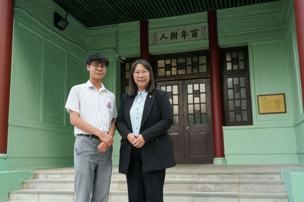 东华三院马振玉纪念中学(附设宿舍)校长赖珮贤(右)表示,学校不仅见证了新界教育与社区发展的历程,同时承载着先贤办学的精神,是陪伴一代又一代学子学习和成长的地方。