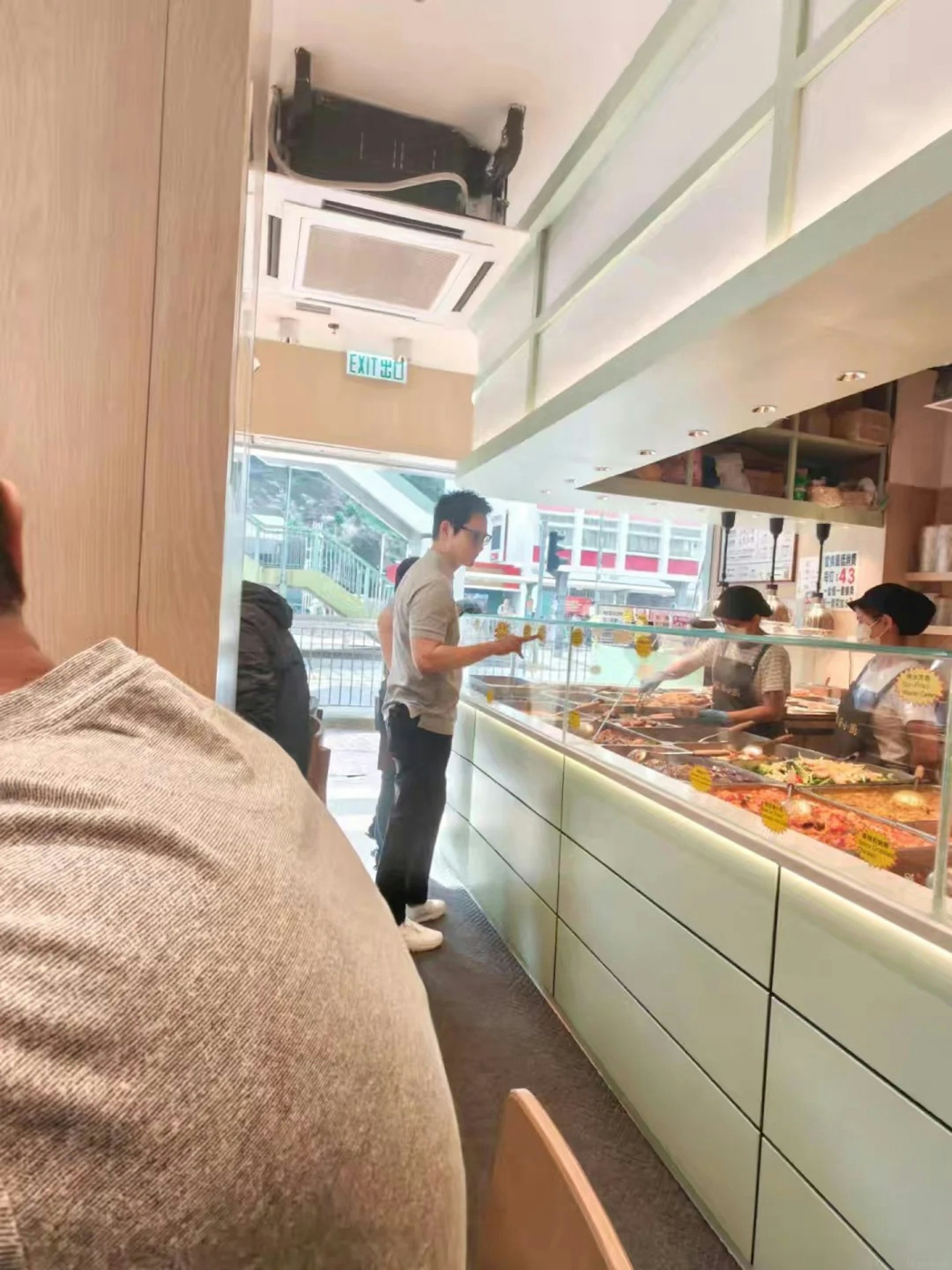 博主透露郑嘉颖打包了梅菜扣肉。(小红书截图)