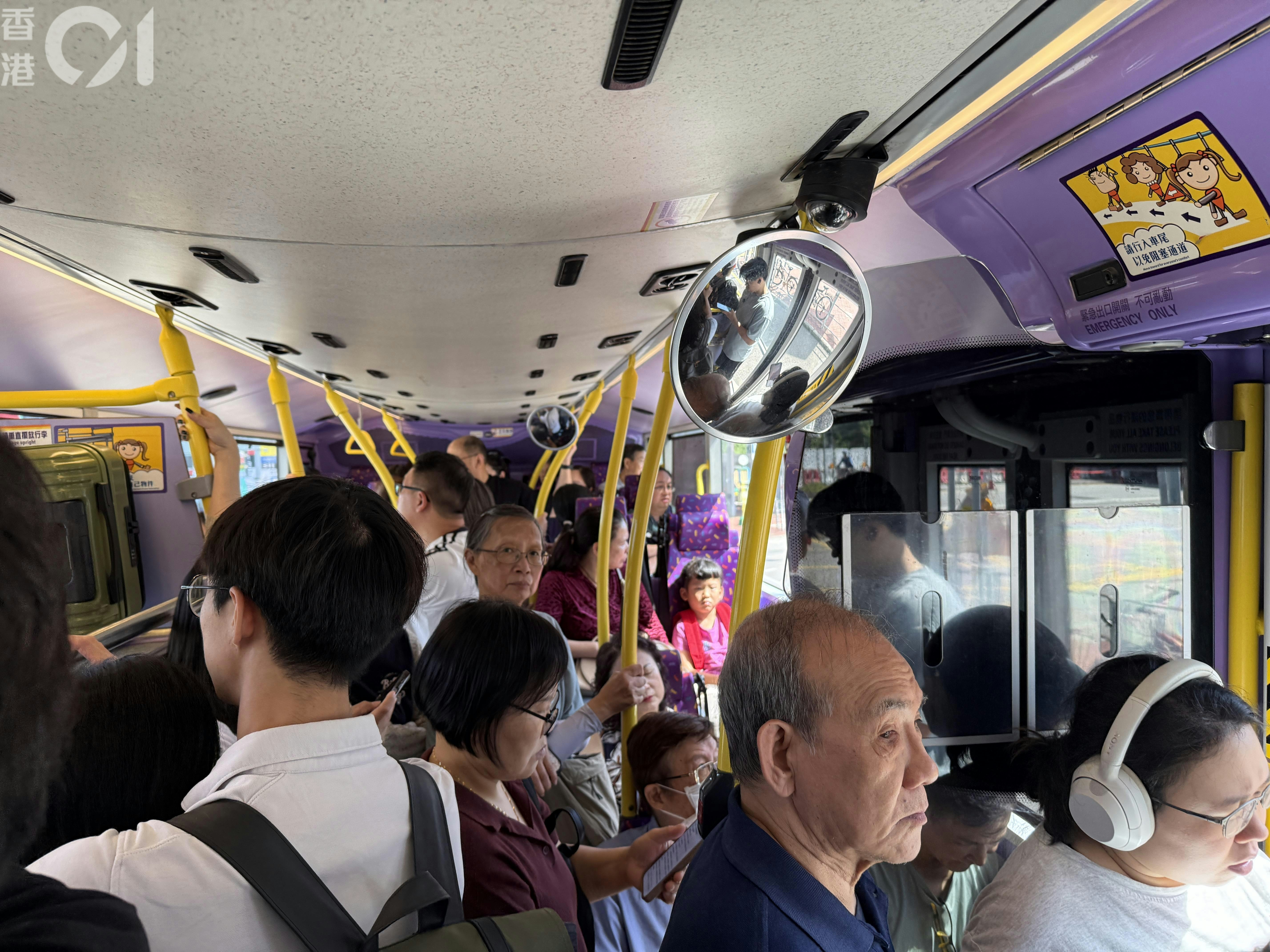 皇岗口岸通关现状：出境旅客排队耗时近一小时，私家车通行顺畅-硕谷新闻聚合