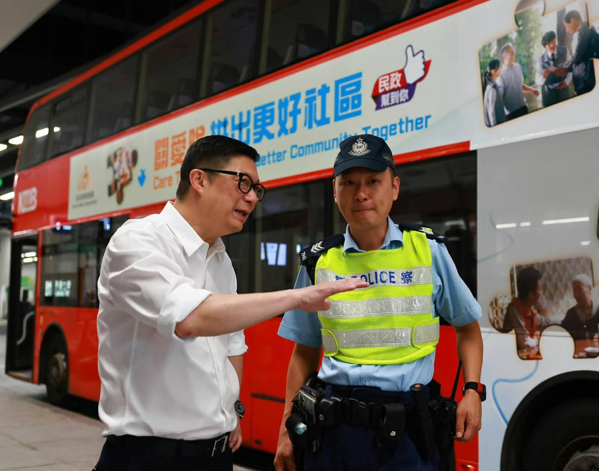 皇岗口岸新启用首周末现拥堵 邓炳强实地视察称通关整体顺畅 皇岗口岸新启用首周末现拥堵 邓炳强实地视察称通关整体顺畅