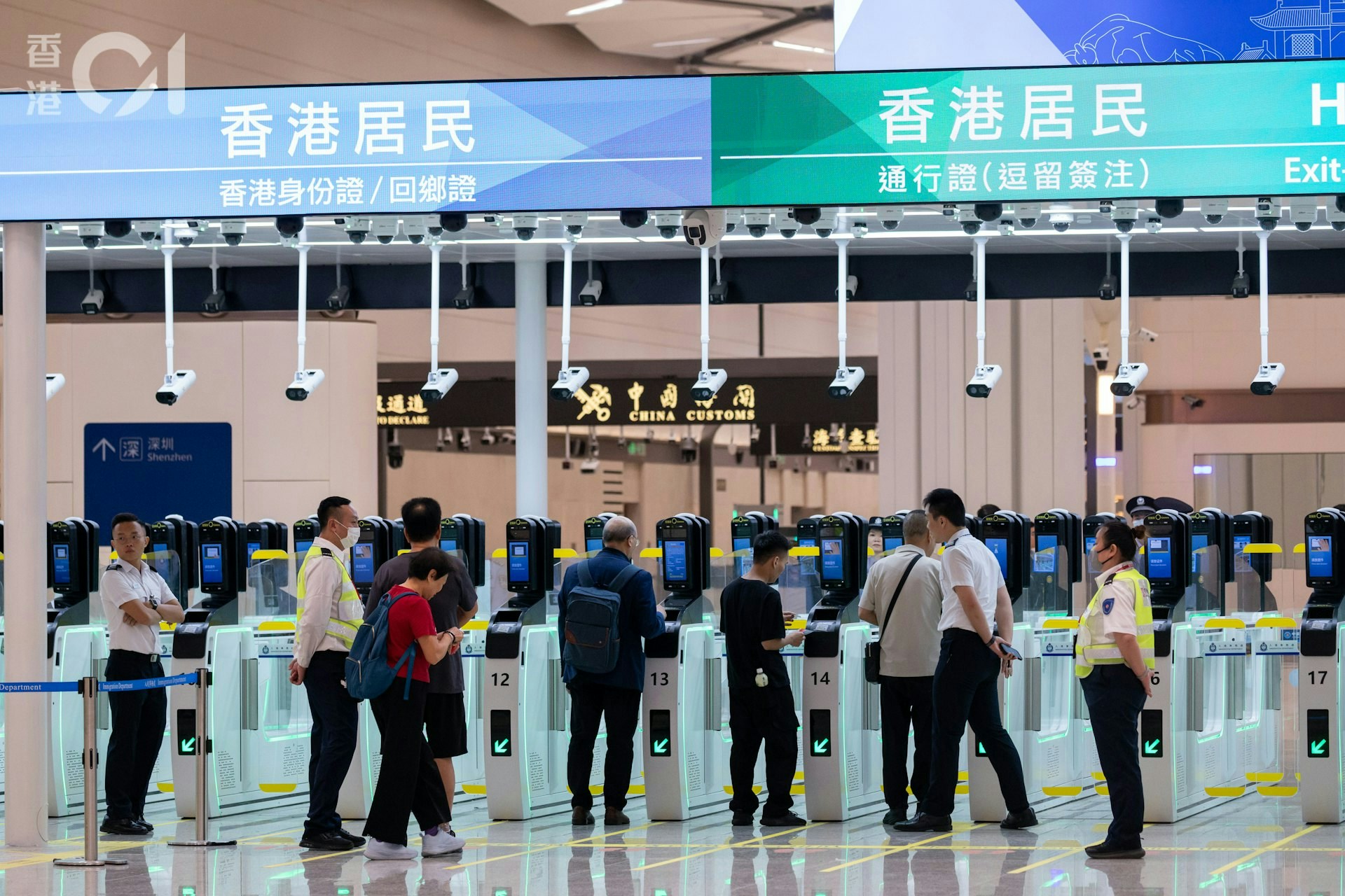 新皇岗口岸通关乱象：市民排队2小时难过关，网友列举八大槽点-硕谷新闻聚合