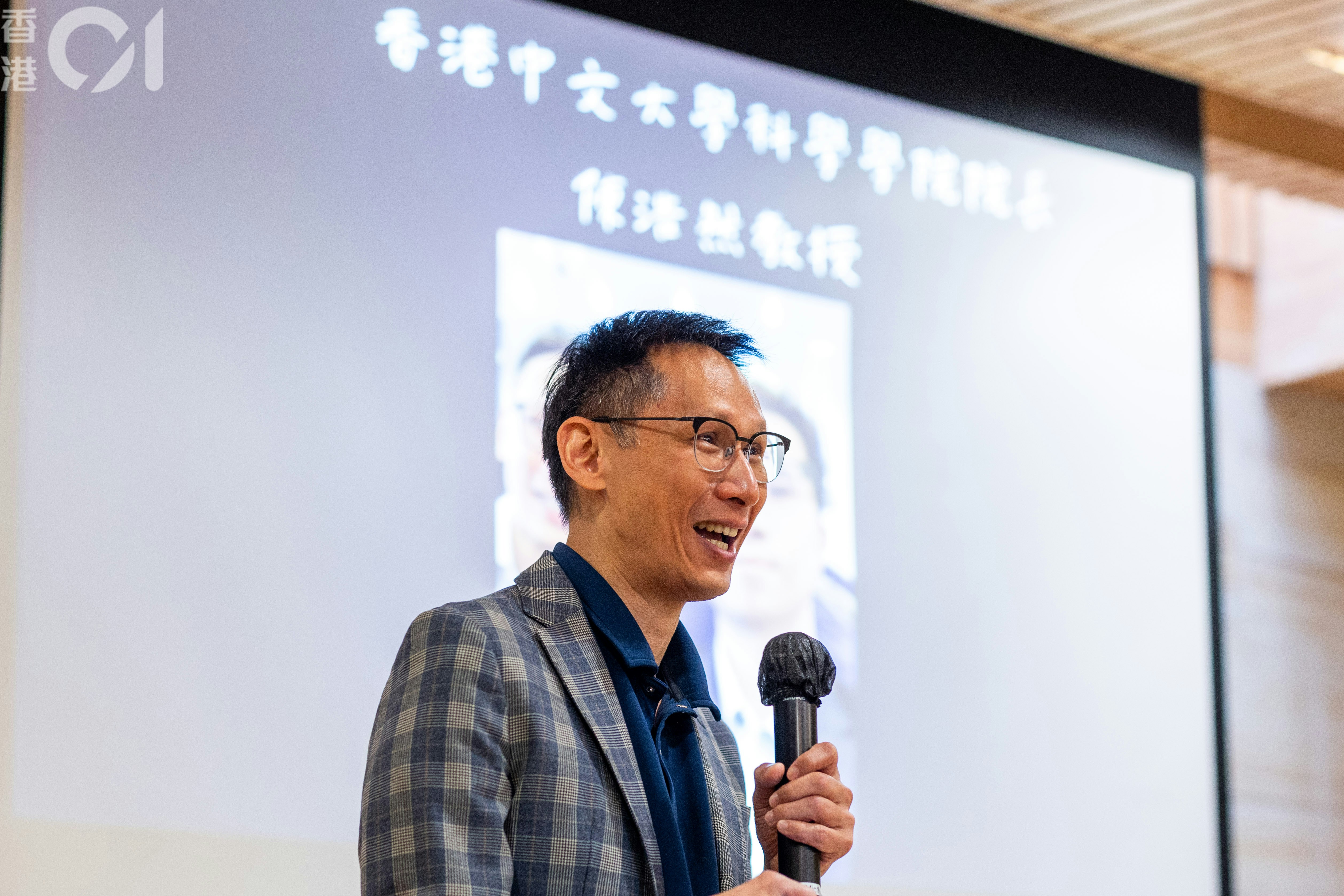 陈浩然是罕见神经病的研究者,与小脑萎缩症协会有很多交流,因而认识曾锦源。