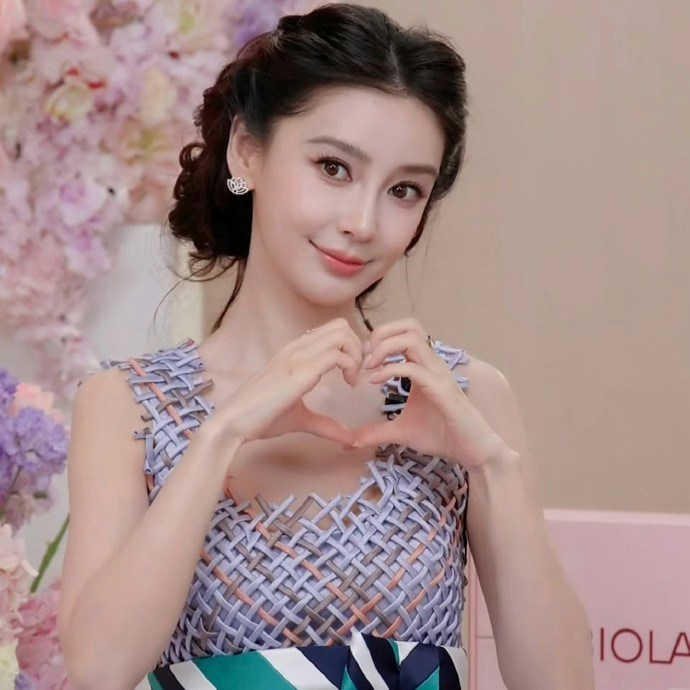 Angelababy直播落泪回应生图争议，高清镜头下的眼纹与法令纹引发热议-硕谷新闻聚合