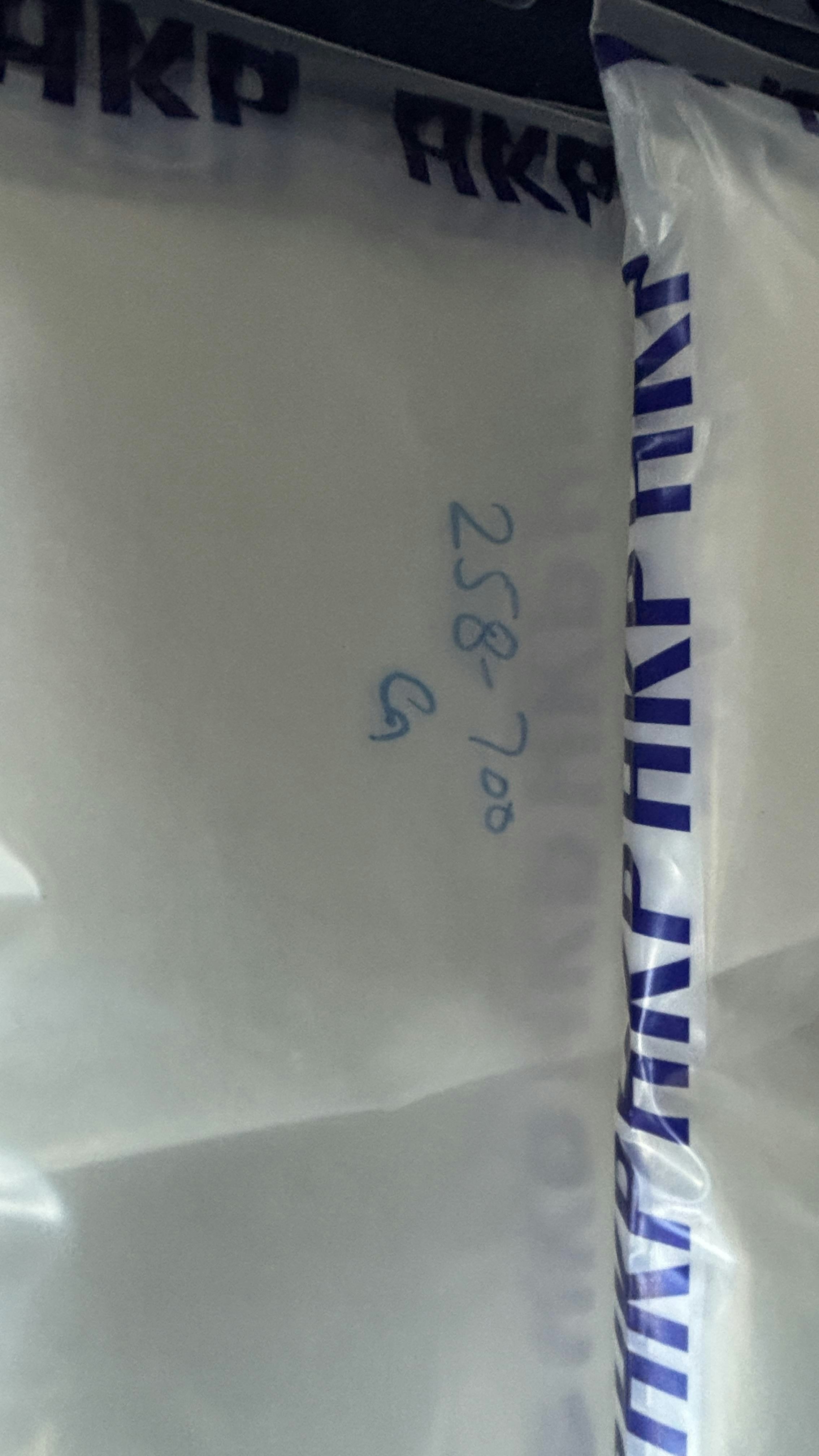 警方成功破获元朗一个村屋毒品储存仓,起获大批毒品,包括可卡因、氯胺酮(俗称K仔)及冰毒,总市值逾2,200万元。
