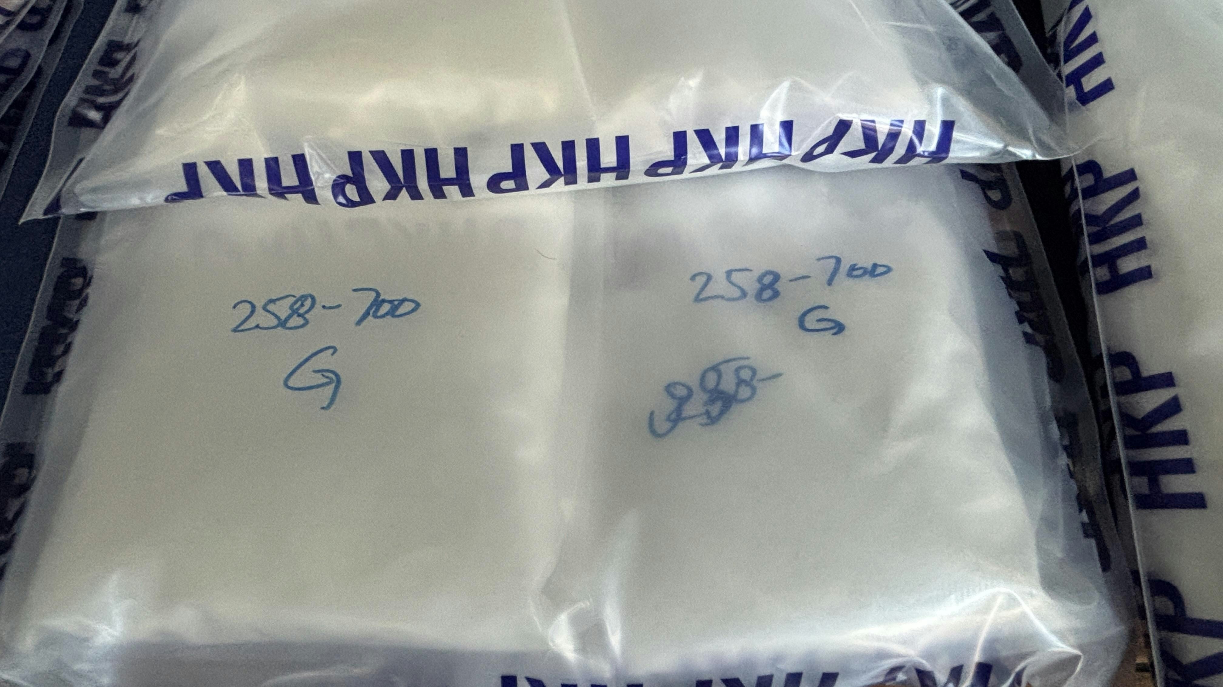 警方成功破获元朗一个村屋毒品储存仓,起获大批毒品,包括可卡因、氯胺酮(俗称K仔)及冰毒,总市值逾2,200万元。
