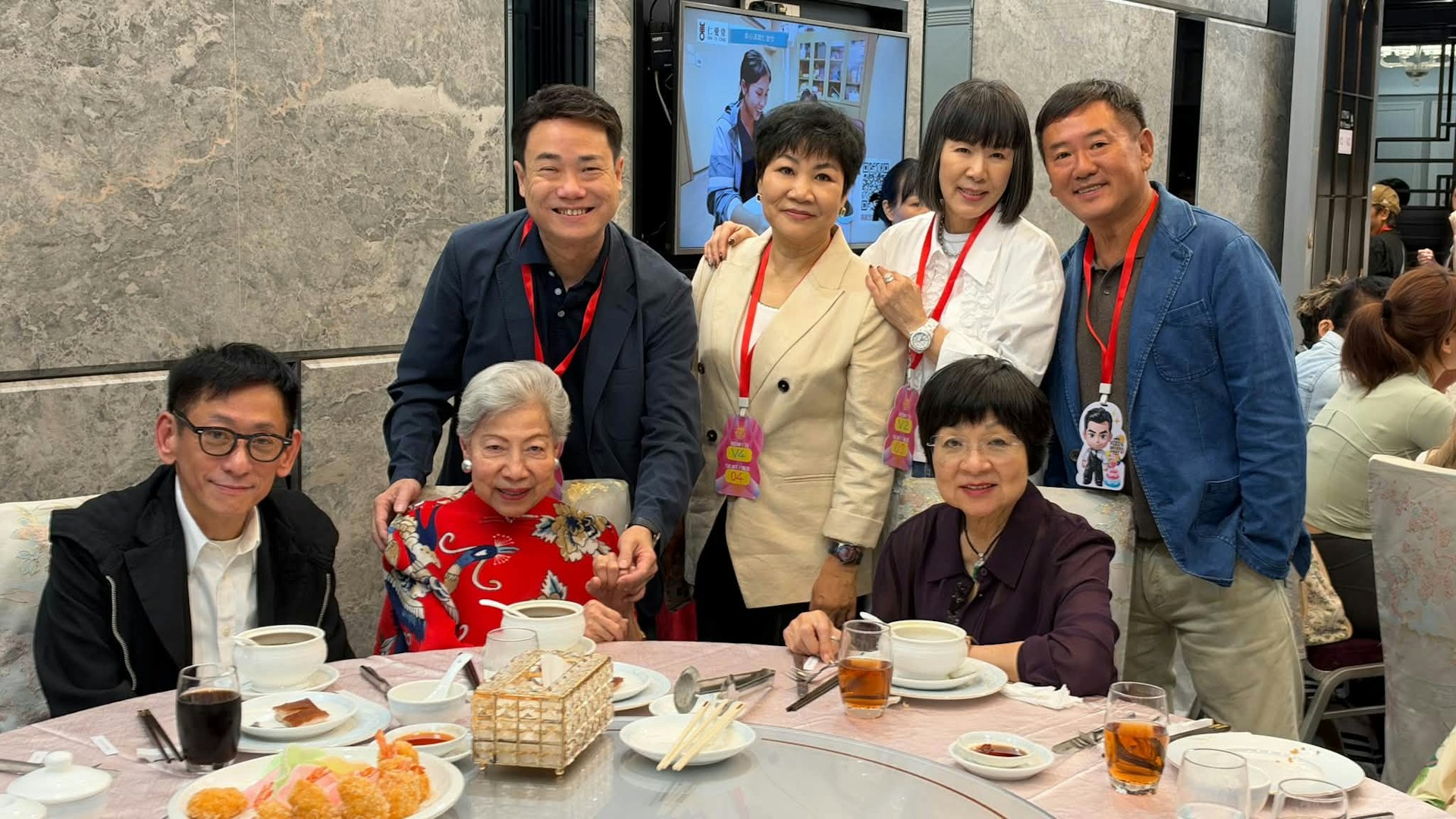 除了一贯孝顺偕同古妈妈现身,更特别邀请前辈罗兰姐到场同乐。(FB@汪曼玲 《快拍.曼镜头》)