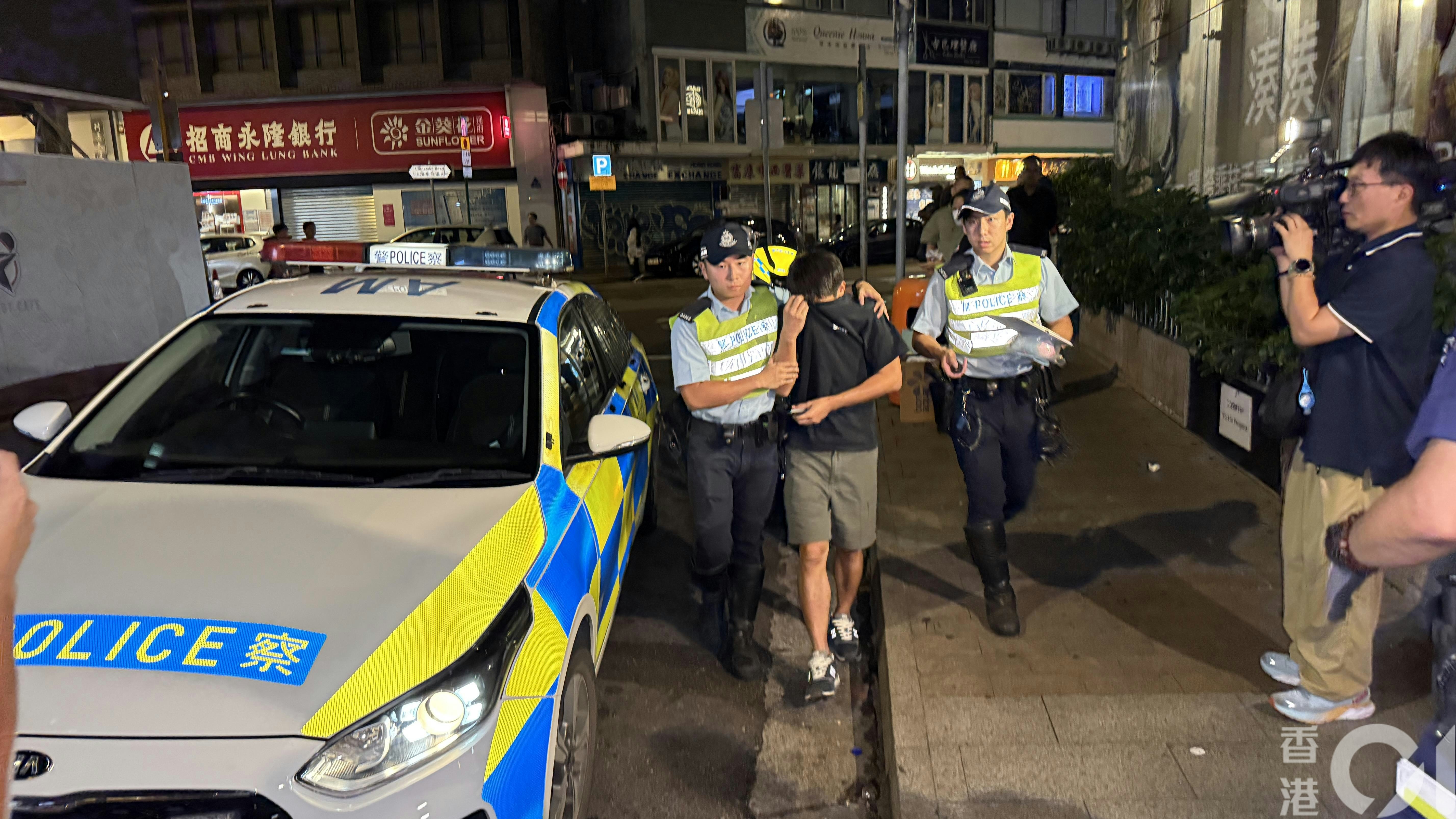 尖沙咀保时捷疑涉毒驾被捕，警方携缉毒犬搜查车内毒品-硕谷新闻聚合