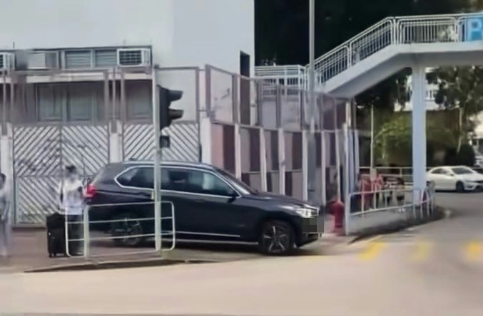 Dual-Plate Car Caught Driving on Pedestrian Path Near Sha Tin Estate
