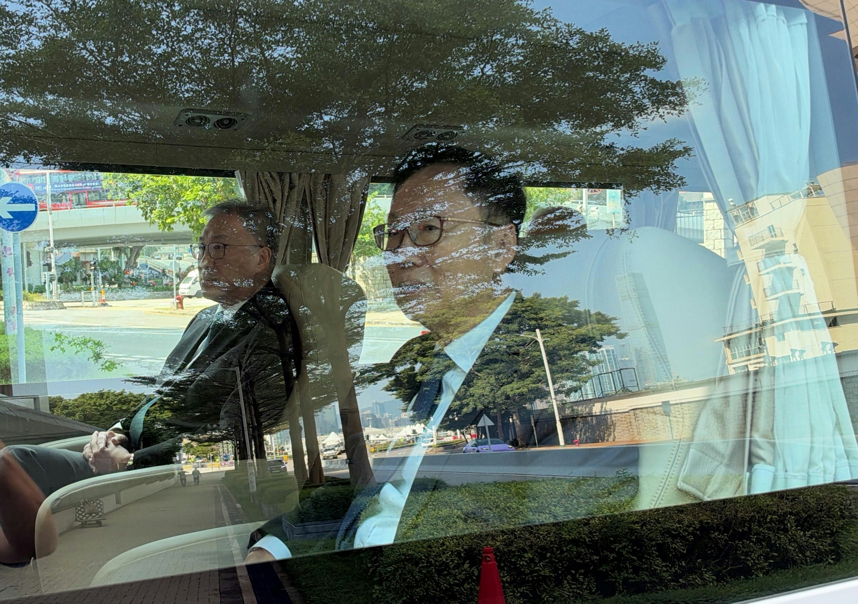 宏福苑大火報告|獨立委員會三成員抵特首辦 向行政長官提交報告