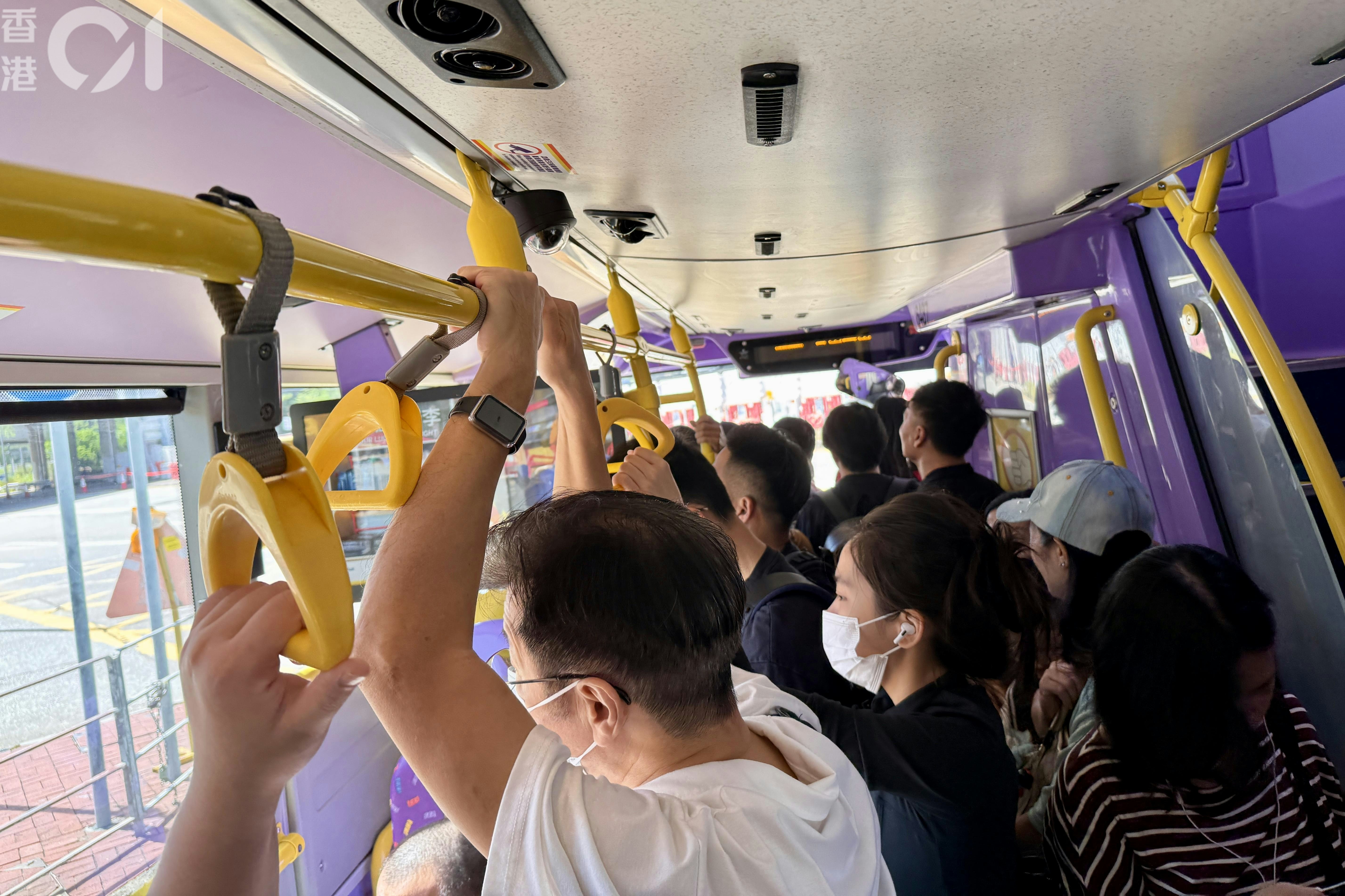 新皇崗口岸｜港島僅城巴B13直達　途經40站遊車河　上周直擊逼爆
