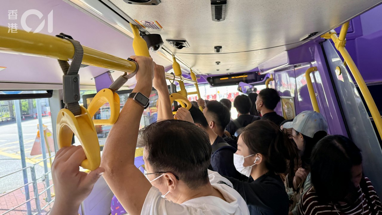 新皇崗口岸|港島僅城巴B13直達 途經40站遊車河 上周直擊逼爆