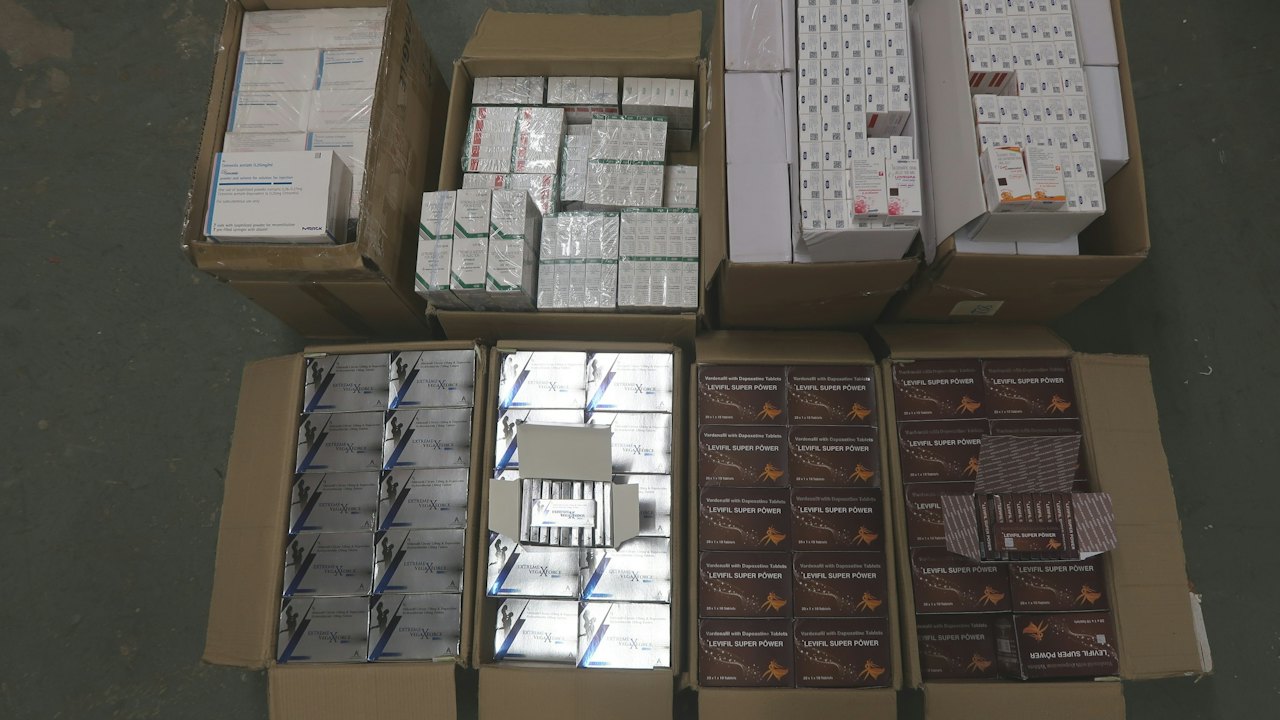 海關搜兩港赴澳門內河船 檢74萬件藥劑製品包括壯陽藥值$3300萬